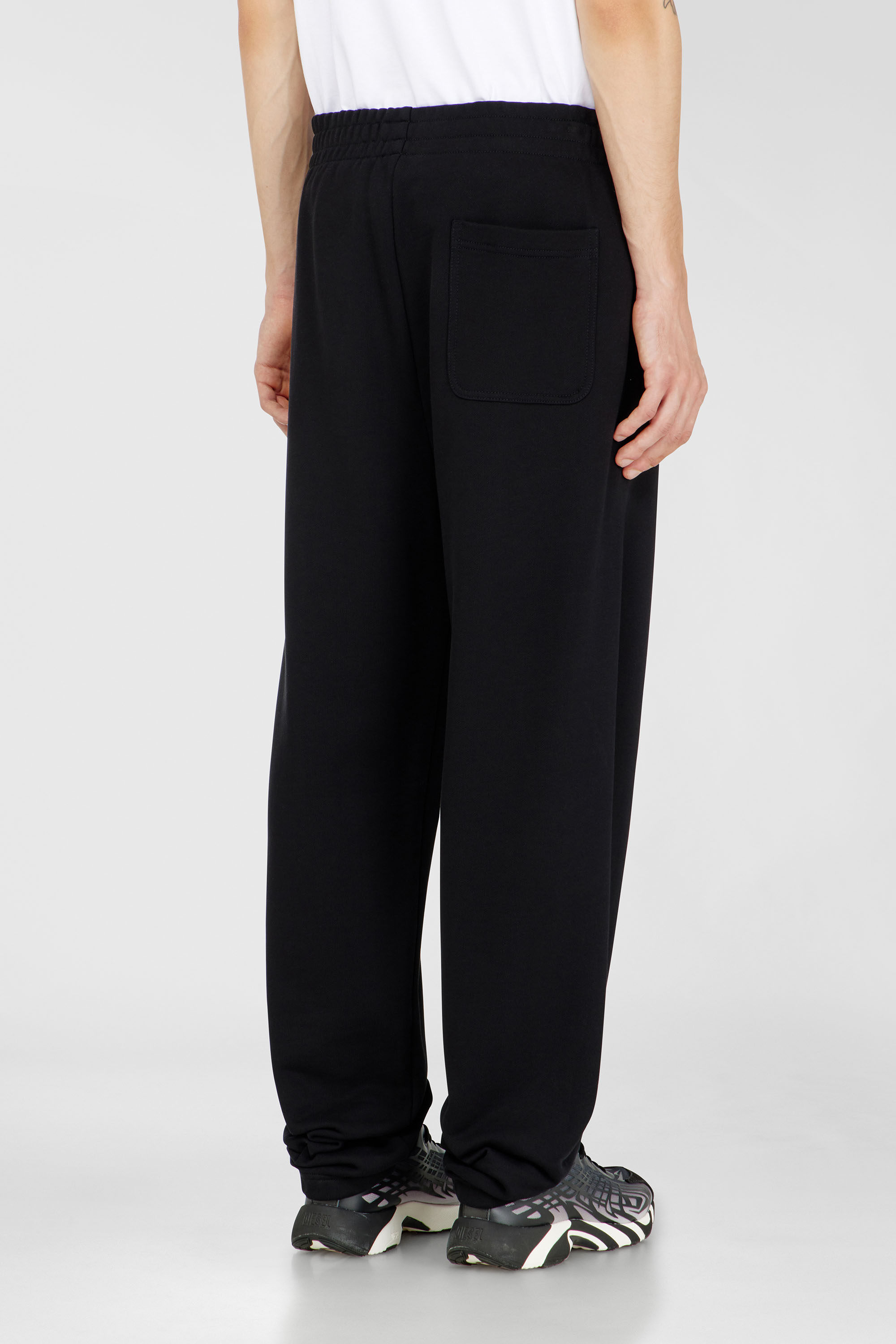 Diesel - P-MARKY-DIV, Pantalon en coton avec patch Diesel Homme in Noir - 4