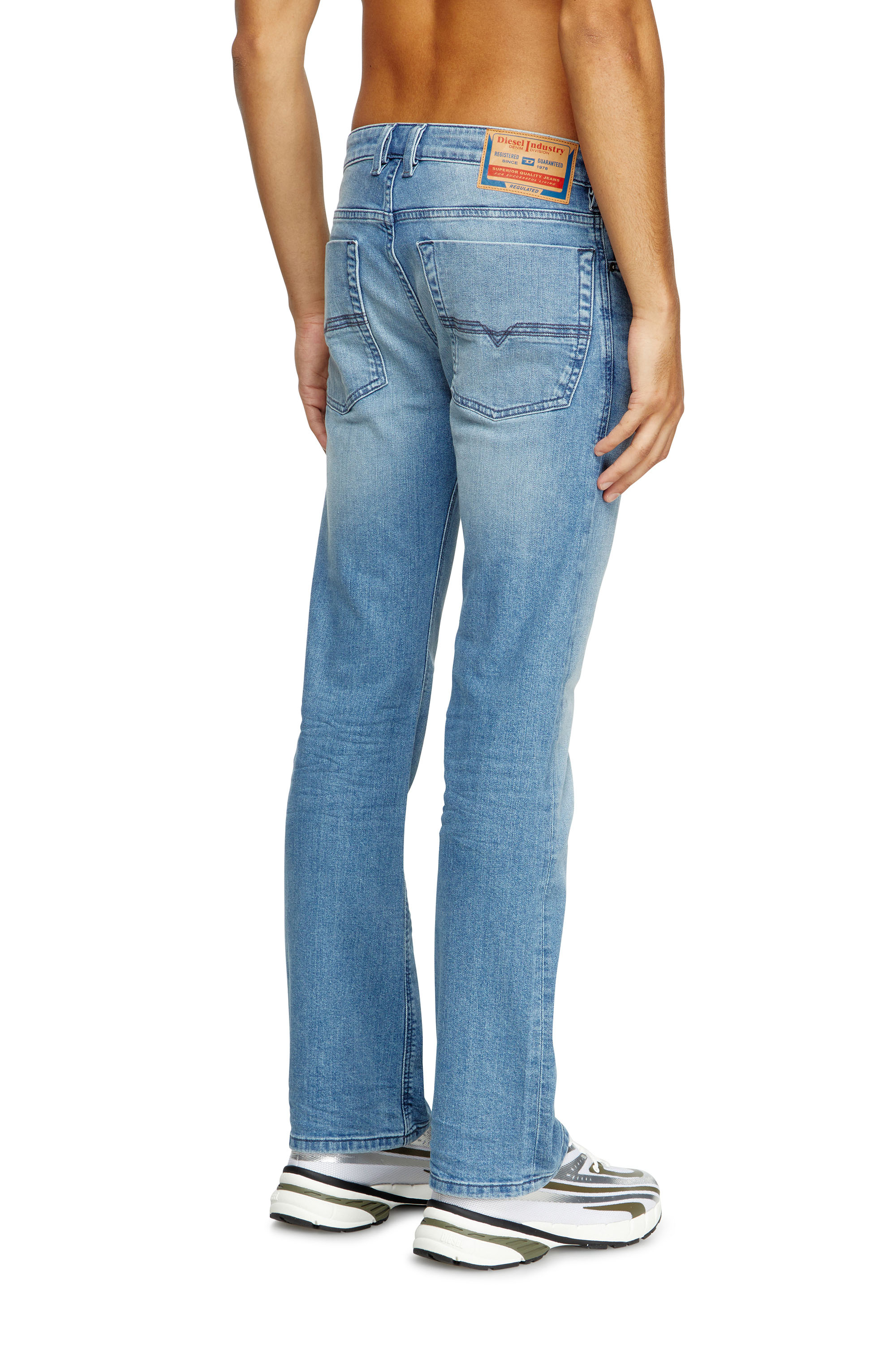 Diesel - Bootcut Jeans 2007 Zatiny 0GRDI Homme, Bleu Clair - Image 4