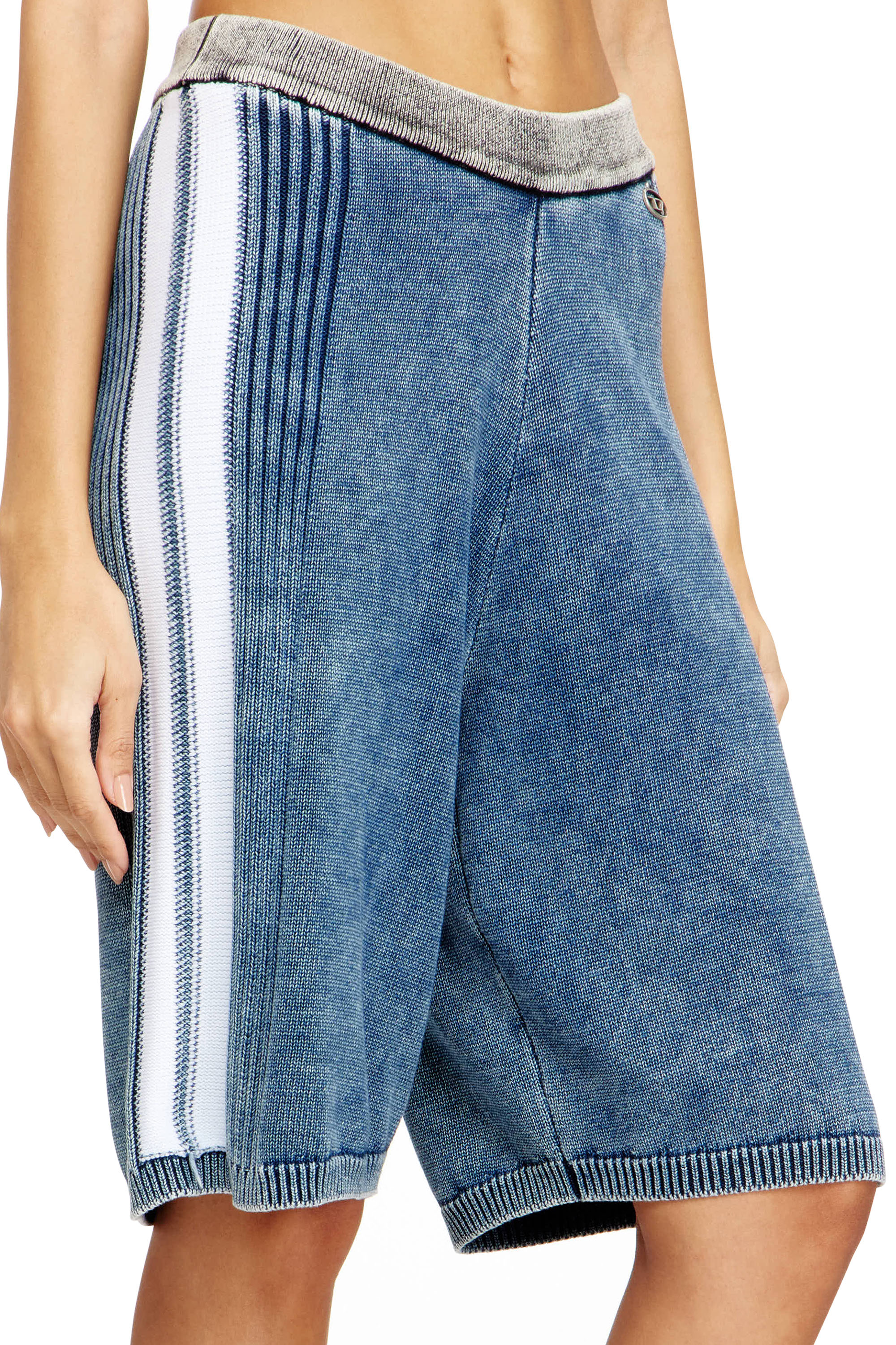 Diesel - M-ESTHER, Shorts en maille avec bandes sportives Femme in Bleu - 5