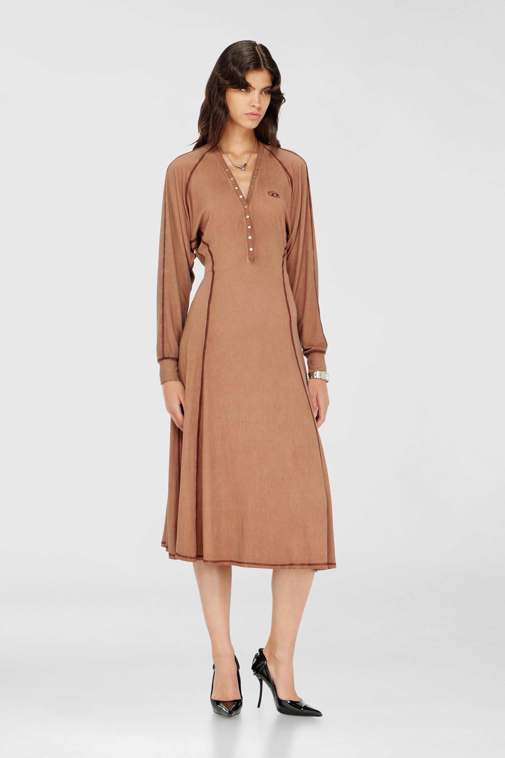 Diesel - D-ISERINA, Robe midi en jersey c&ocirc;tel&eacute; &agrave; manches chauve-souris Femme in Marron - 1