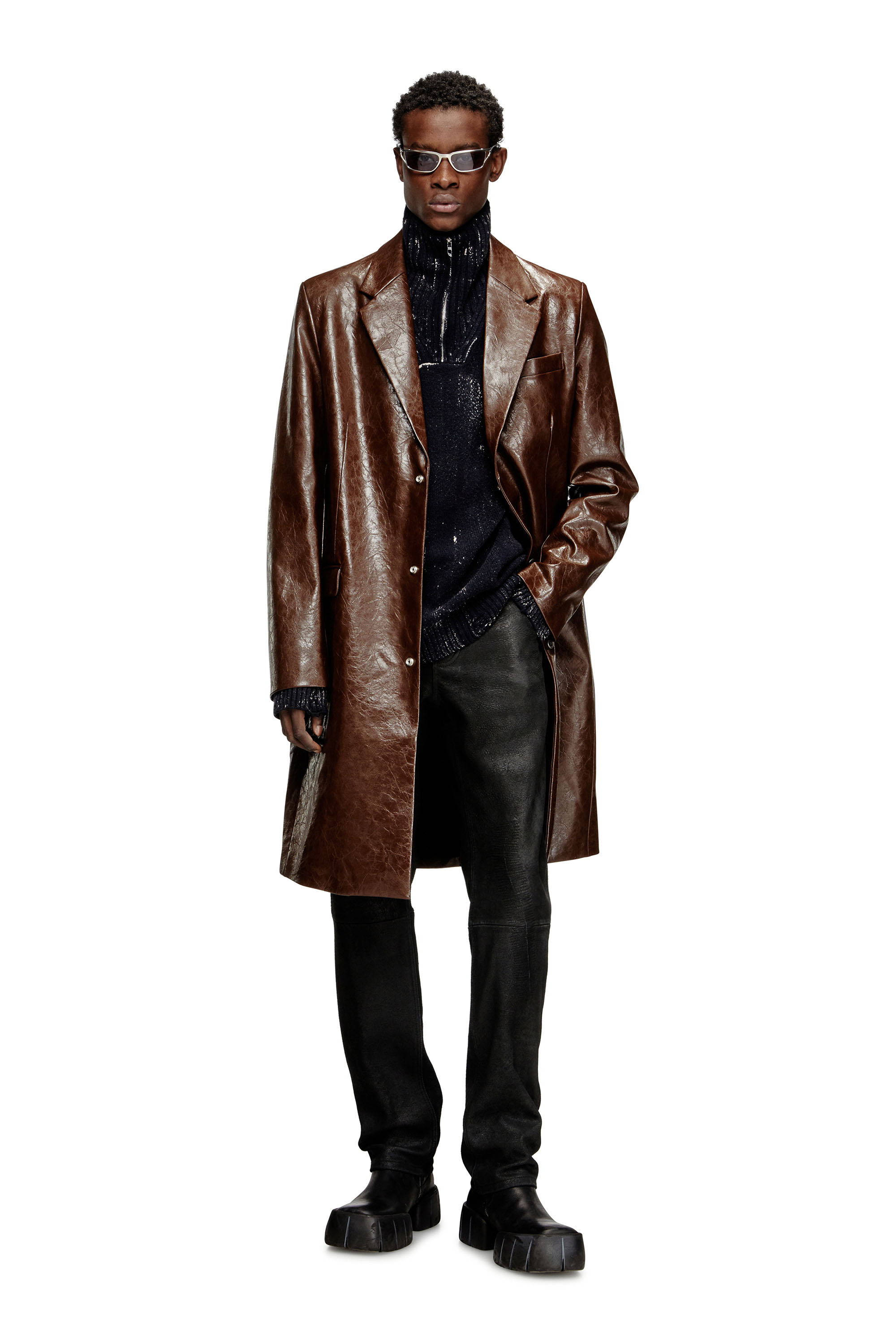 Diesel - J-CREED-COAT, Manteau en tissu texturé enduit Homme in Marron - 2