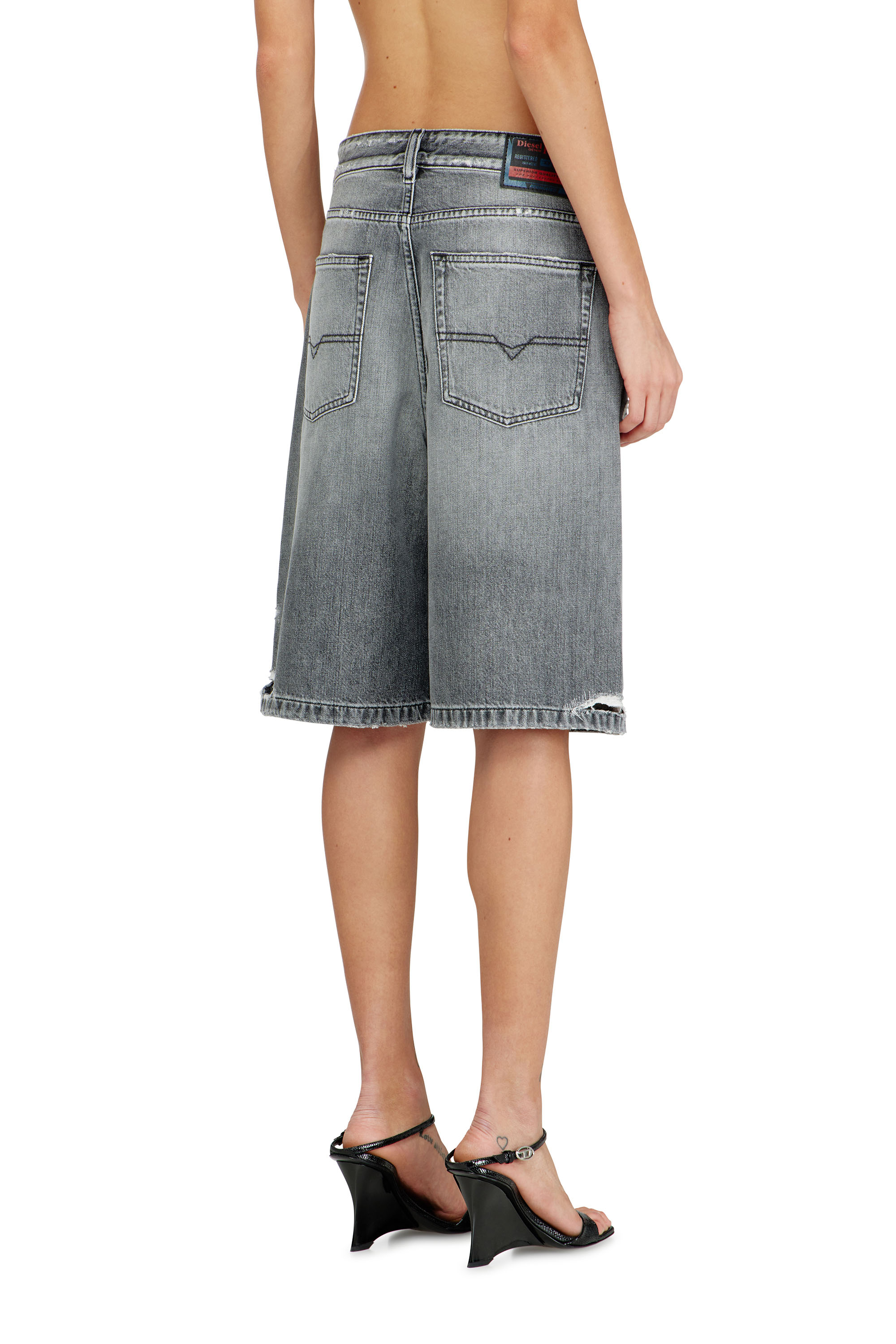 Diesel - DE-SIRE-SHORT, Short en denim &agrave; ourlets effiloch&eacute;s Femme in Gris - 4