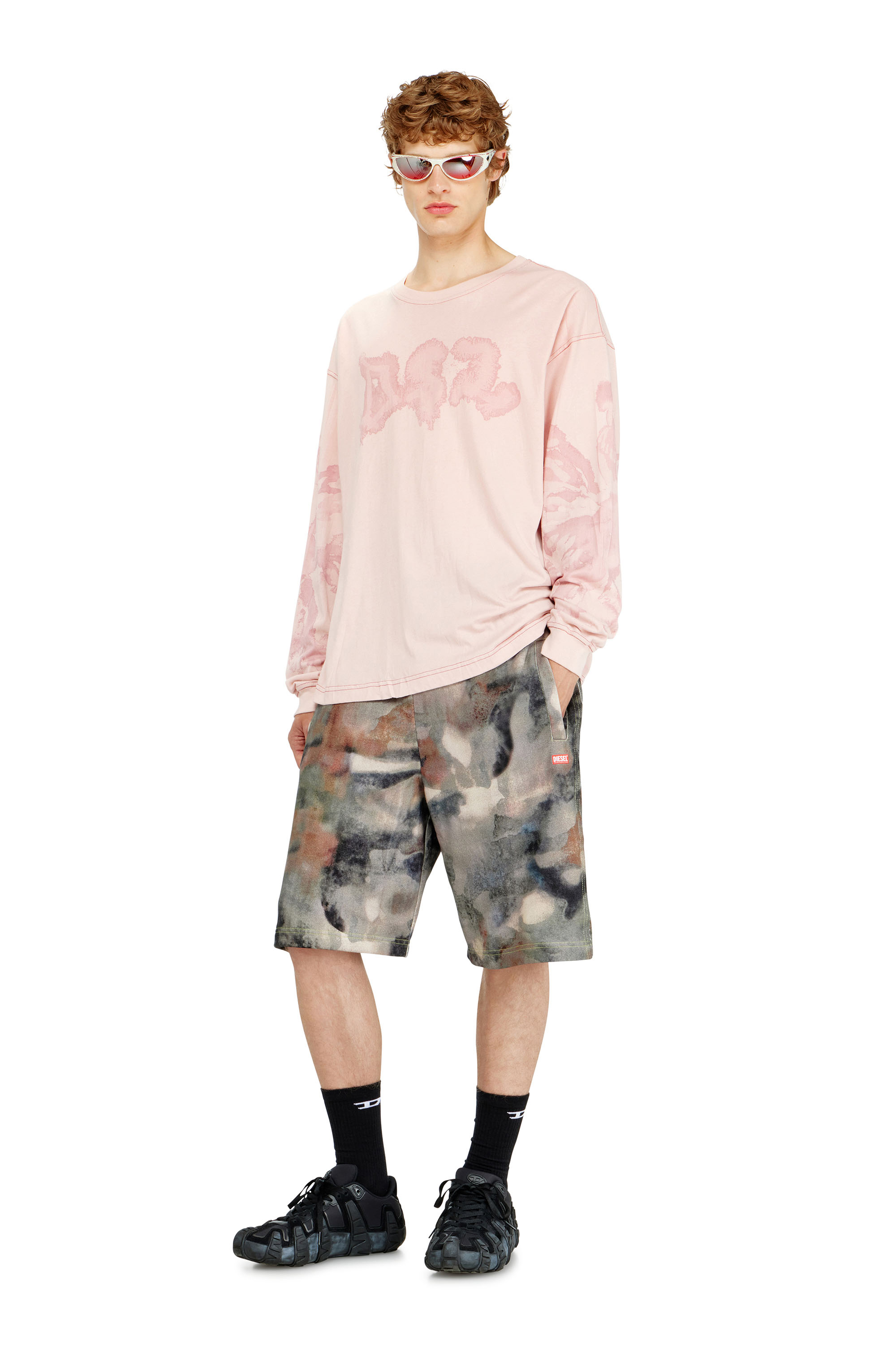 Diesel - P-CRONE-V1, Shorts en molleton &agrave; imprim&eacute; camouflage digital Homme in Polychrome - 1