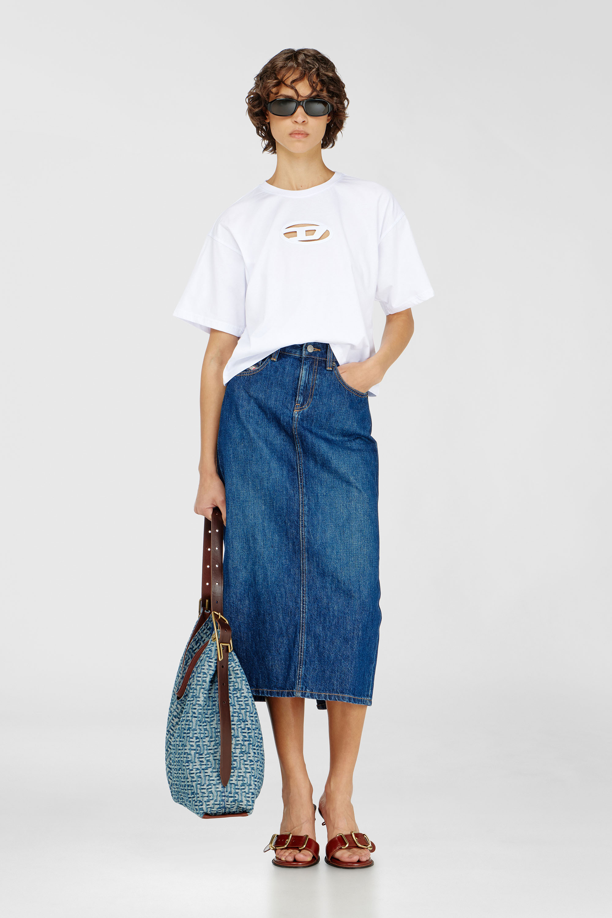 Diesel - T-BUXT-CROP-OD, T-shirt boxy avec cut-out Oval D Femme in Blanc - 2