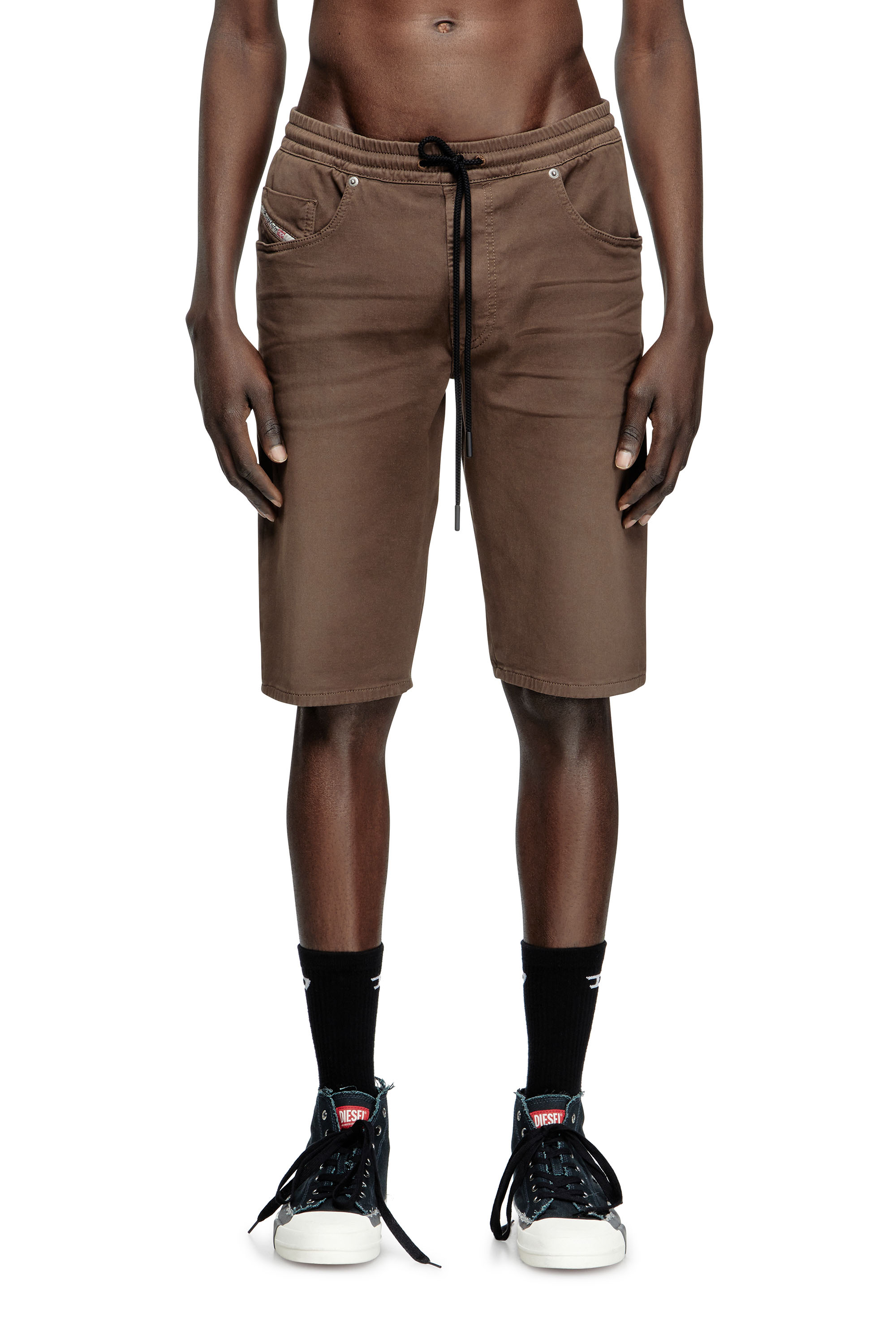 Diesel - 2033 D-KROOLEY-SHORT JOGG, Short chino en JoggJeans Homme in Marron - 3