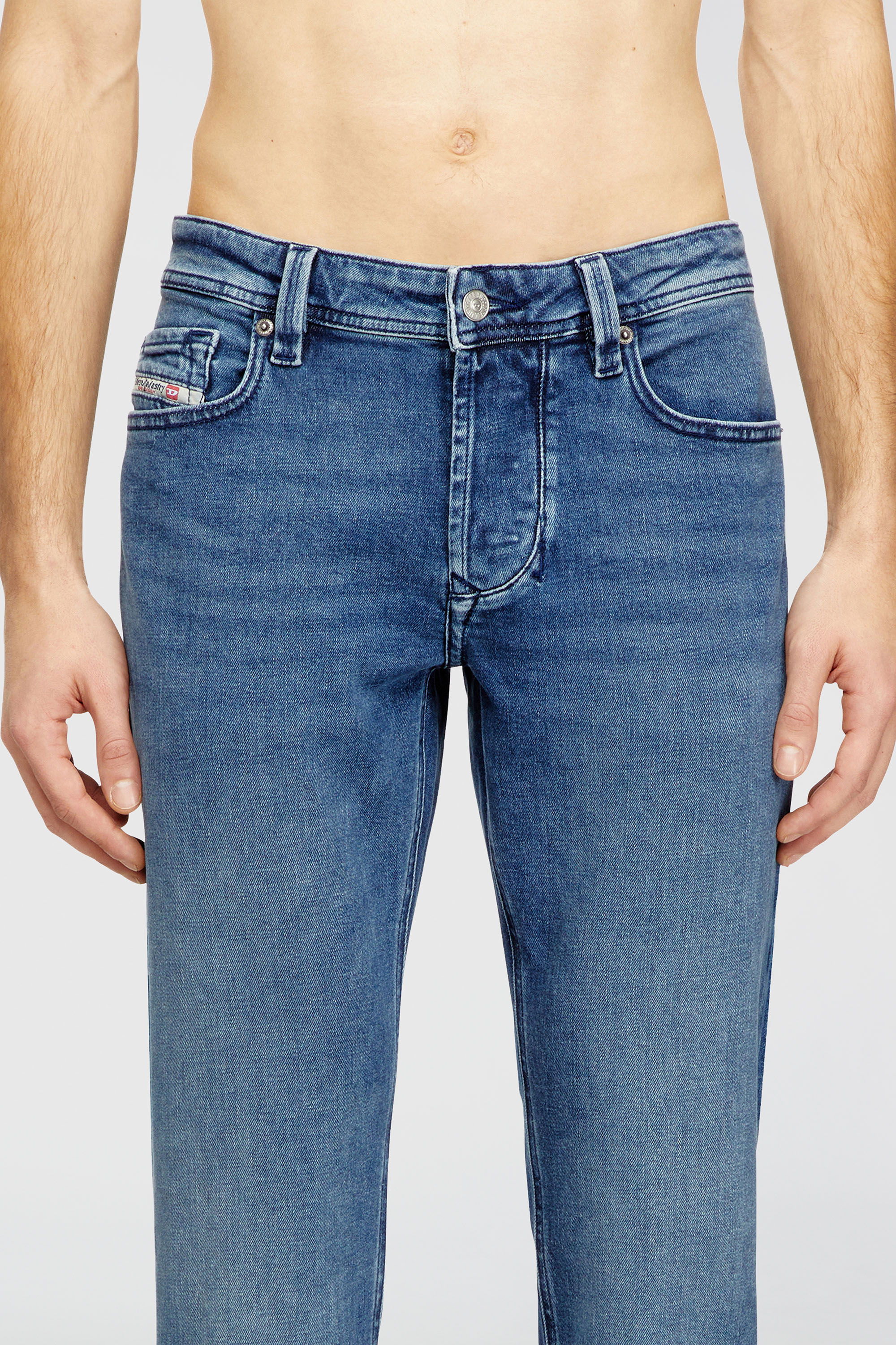 Diesel - Regular Jeans 1986 Larkee-Beex 0ADBA Homme, Bleu moyen - Image 5