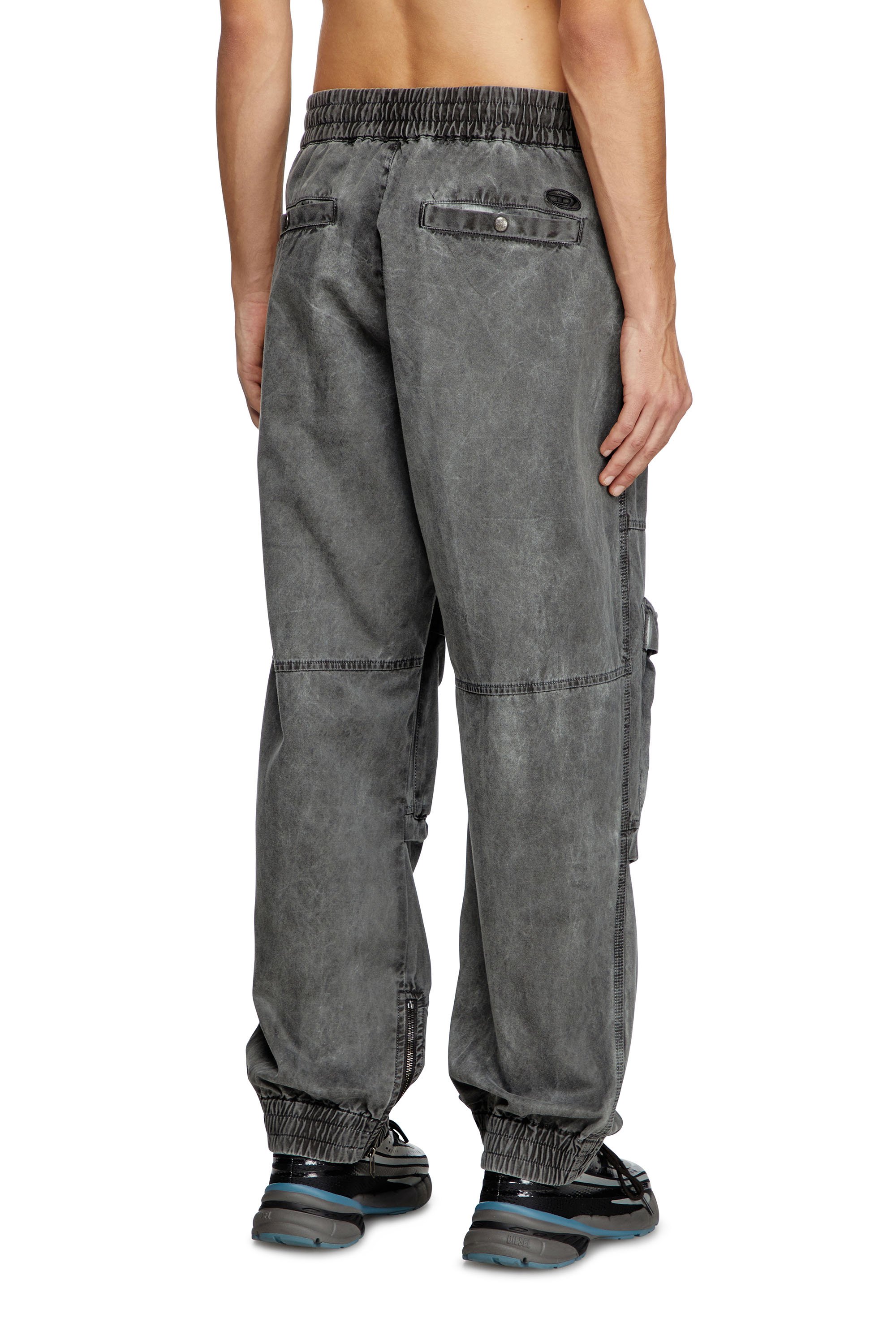 Diesel - P-BEECK, Pantalon cargo en sergé de coton Homme in Gris - 4