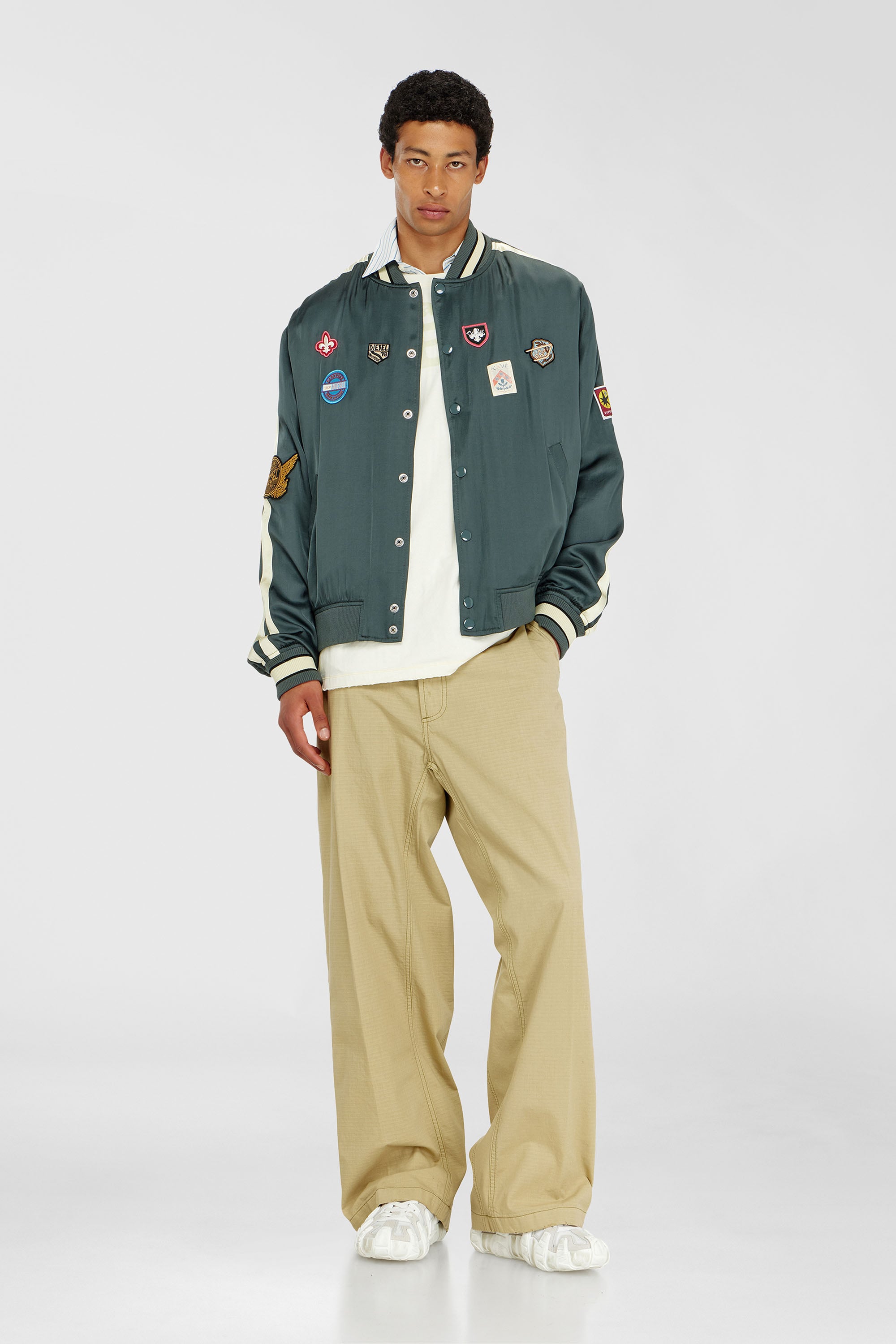 Blouson bomber satin&eacute; avec patchs