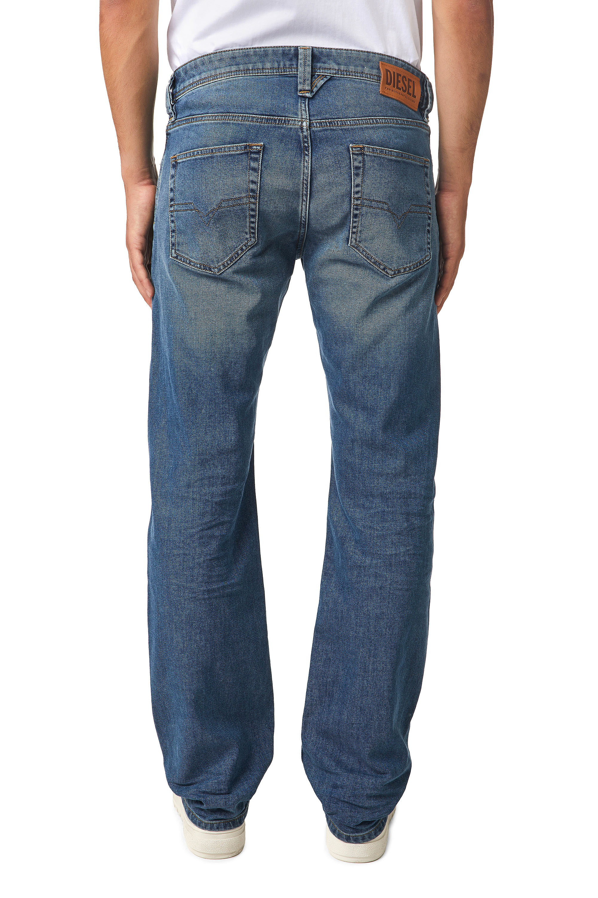 Diesel - Larkee 009EI Straight Jeans, Bleu moyen - Image 2