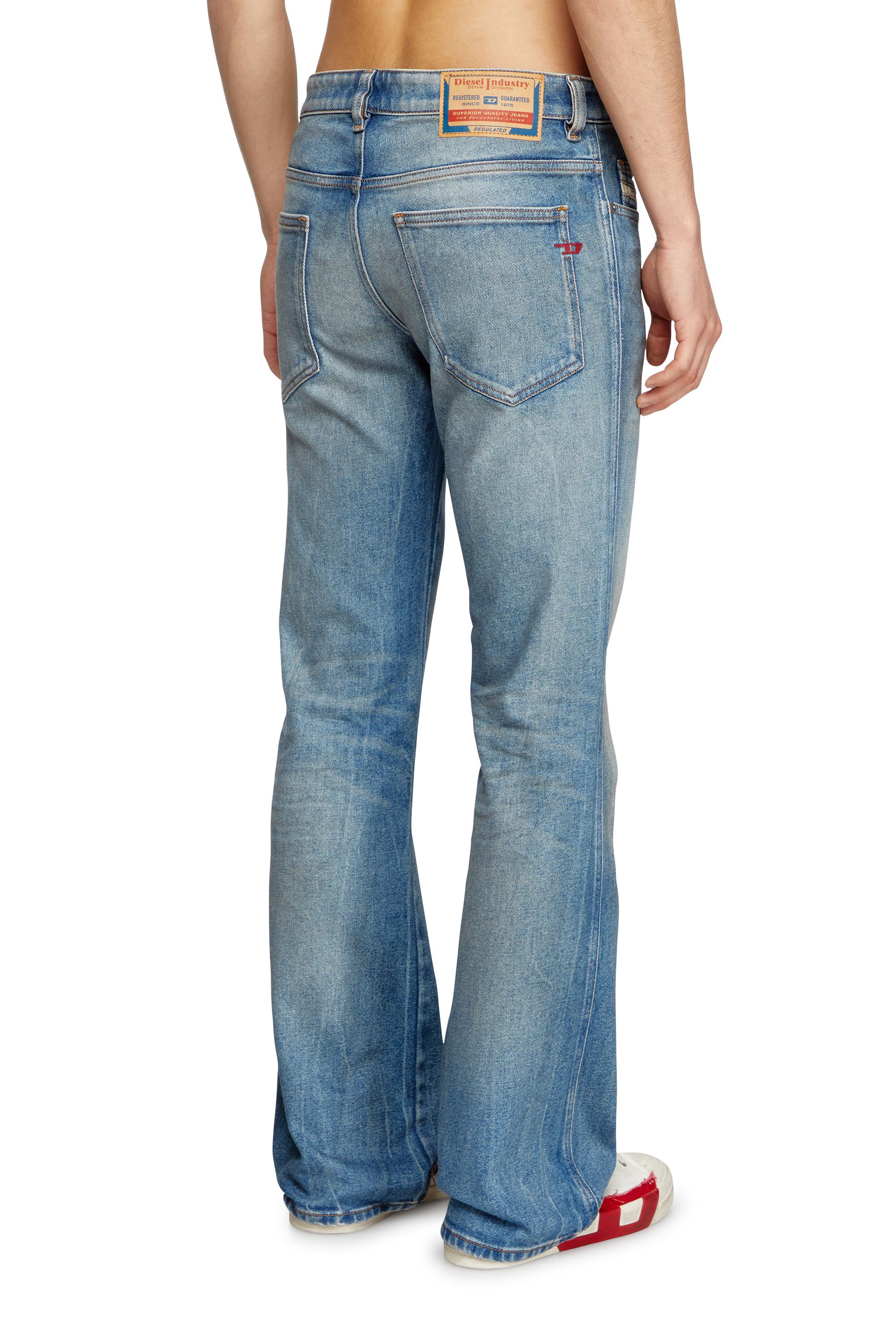 Diesel - Bootcut Jeans 1998 D-Buck 09L30 Homme, Bleu moyen - Image 4