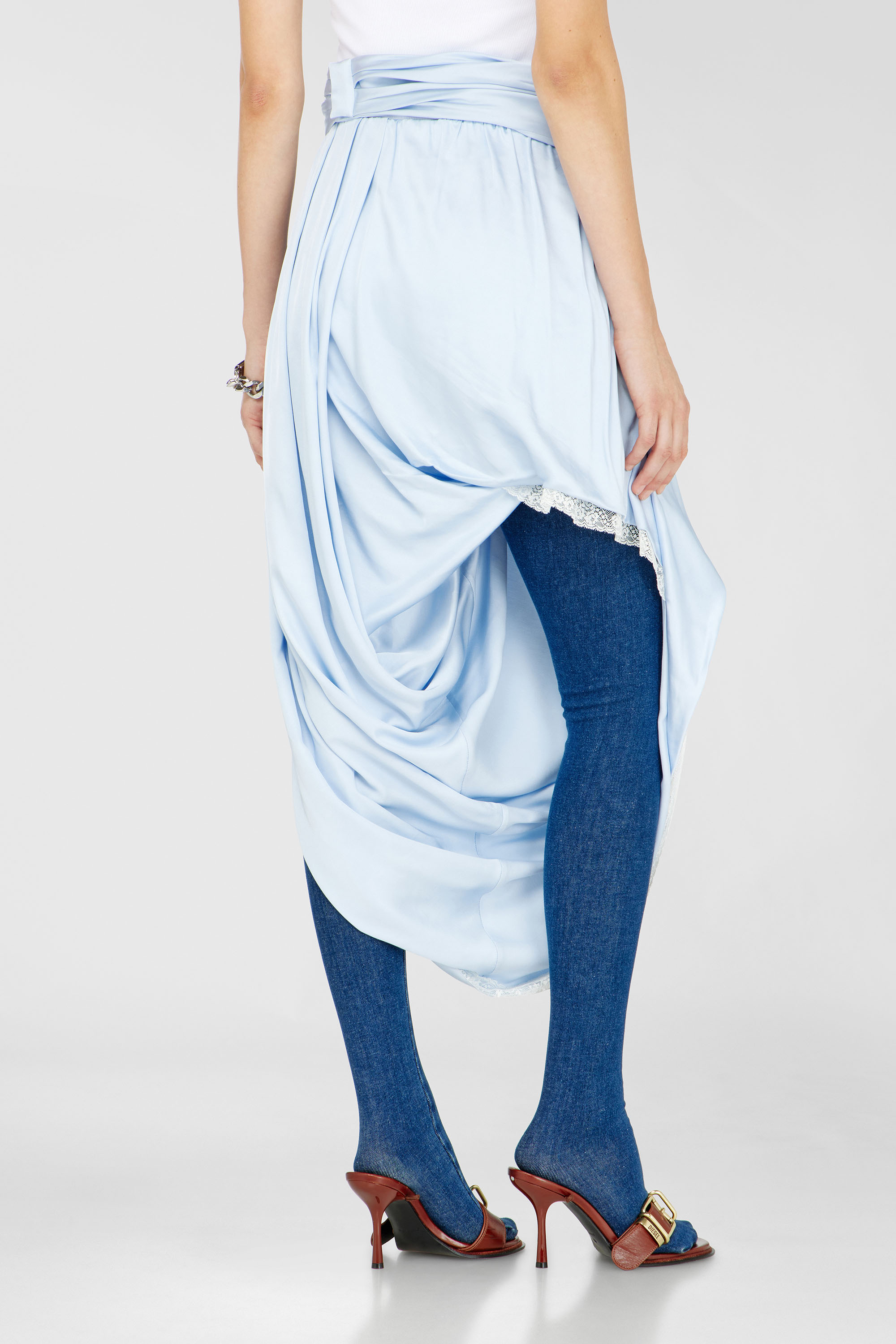 Diesel - O-WANDA, Jupe midi en satin drap&eacute;e avec finition dentelle Femme in Bleu - 4