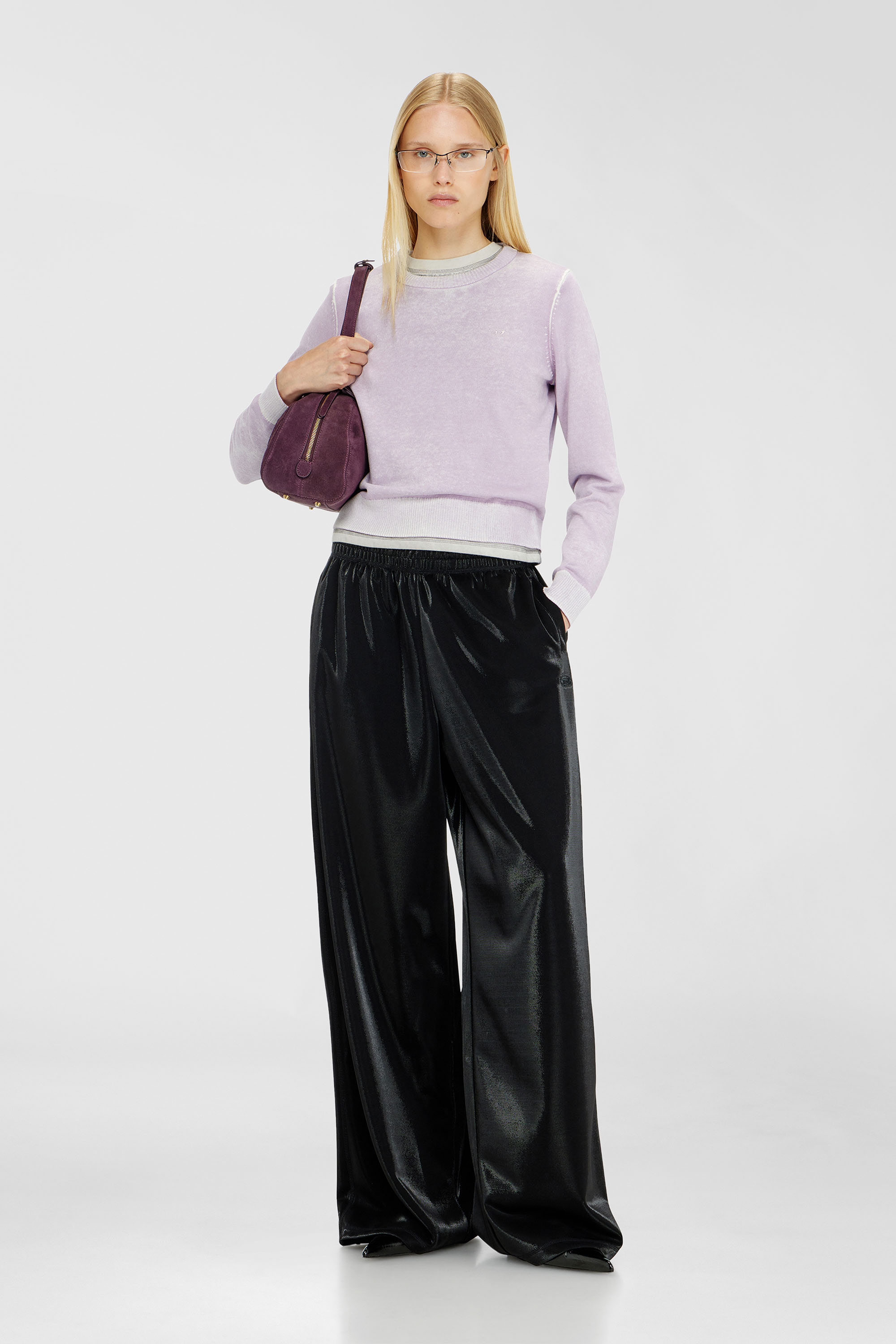 Diesel - P-ROSY, Pantalon de surv&ecirc;tement en piqu&eacute; brillant Femme in Noir - 1