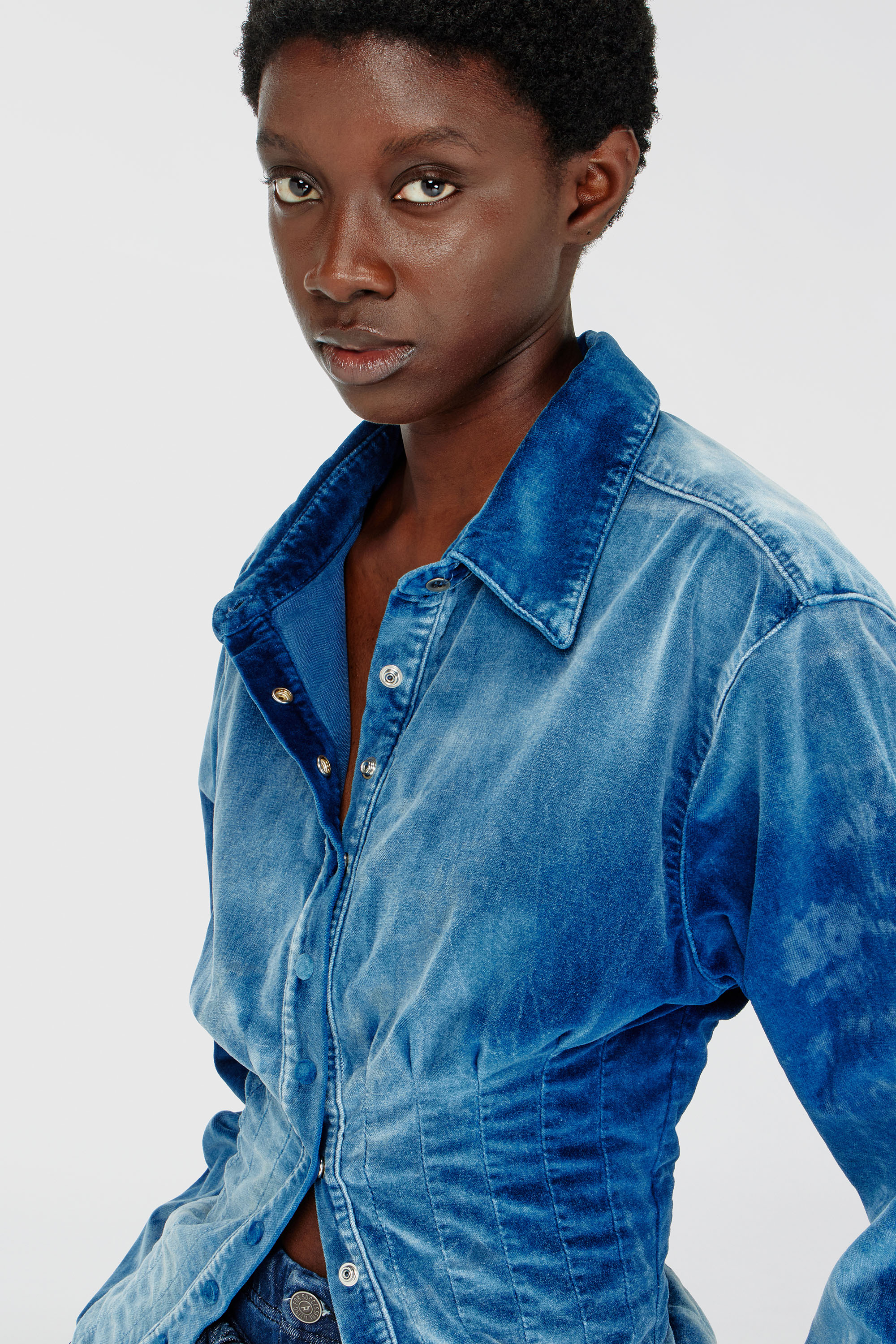 Diesel - DE-SINDI-FSJ, Chemise en denim velours Femme in Bleu - 5