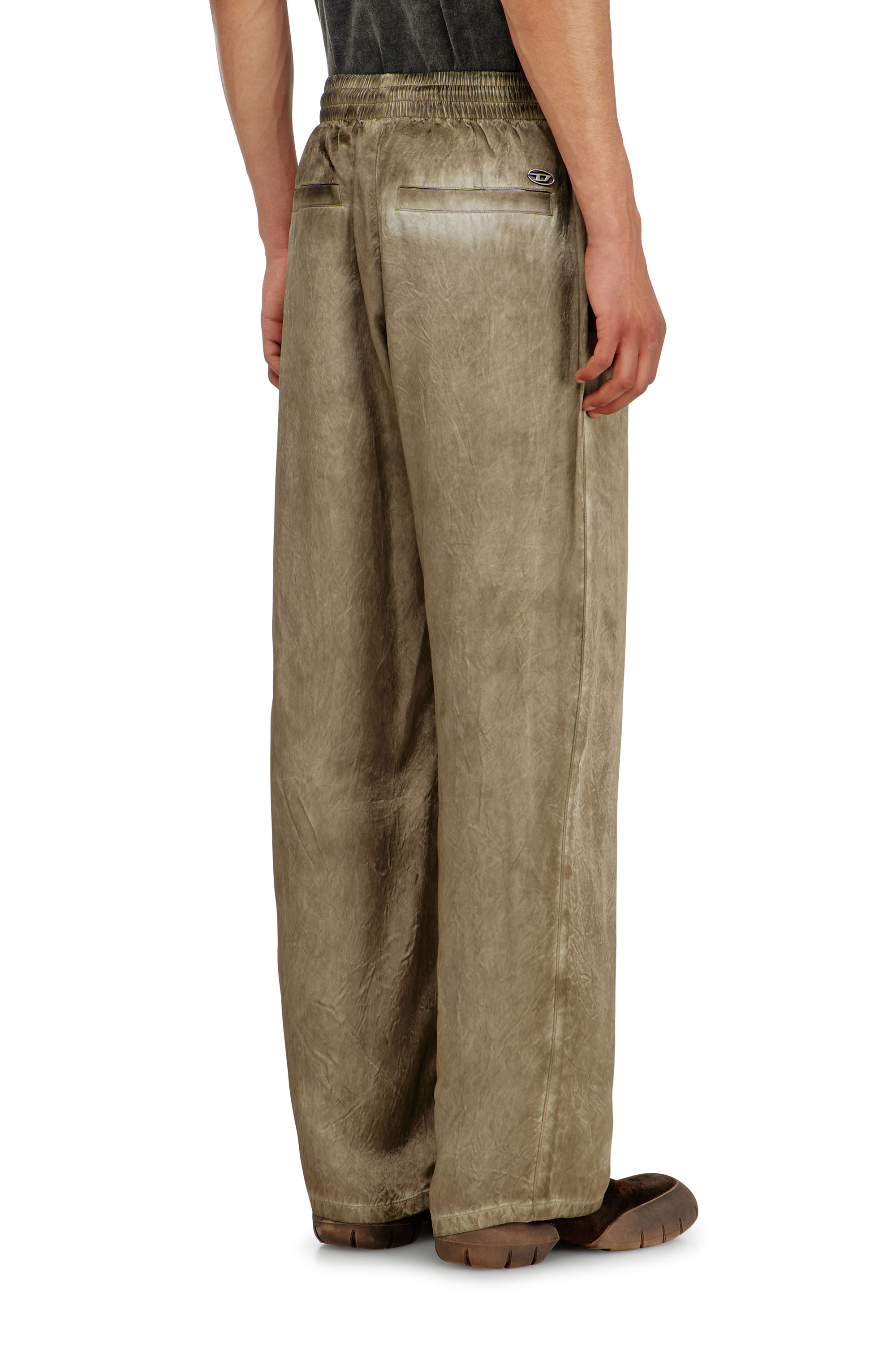 Diesel - P-THECK-AGCT, Pantalon en satin froiss&eacute; Homme in Marron - 3
