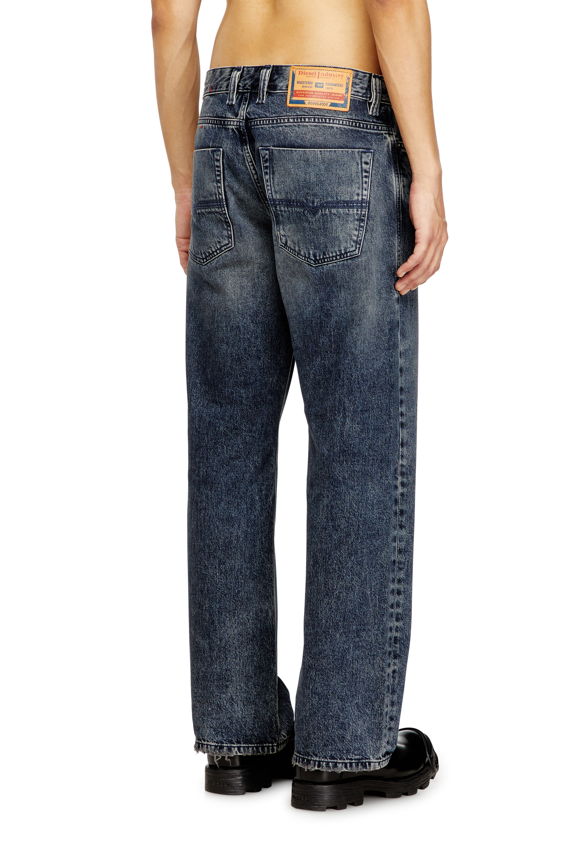Diesel - Relaxed Jeans 1980 D-Eeper 09N68 Homme, Bleu Foncé - Image 4