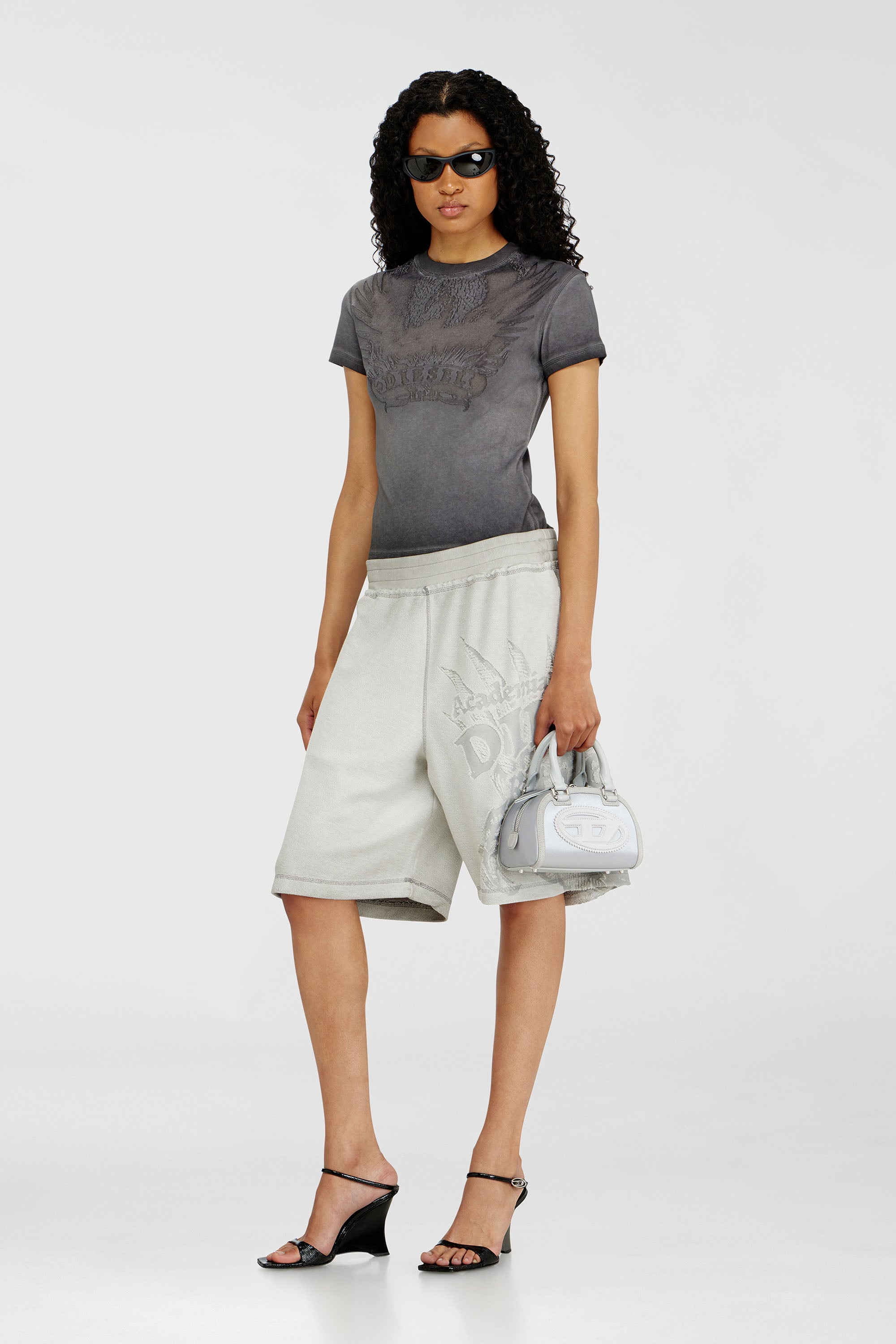 Diesel - 1DR DOME CROSSBODY, 1DR Dome - Petit sac bandouli&egrave;re en satin et su&egrave;de Femme in Gris argent&eacute; - 2