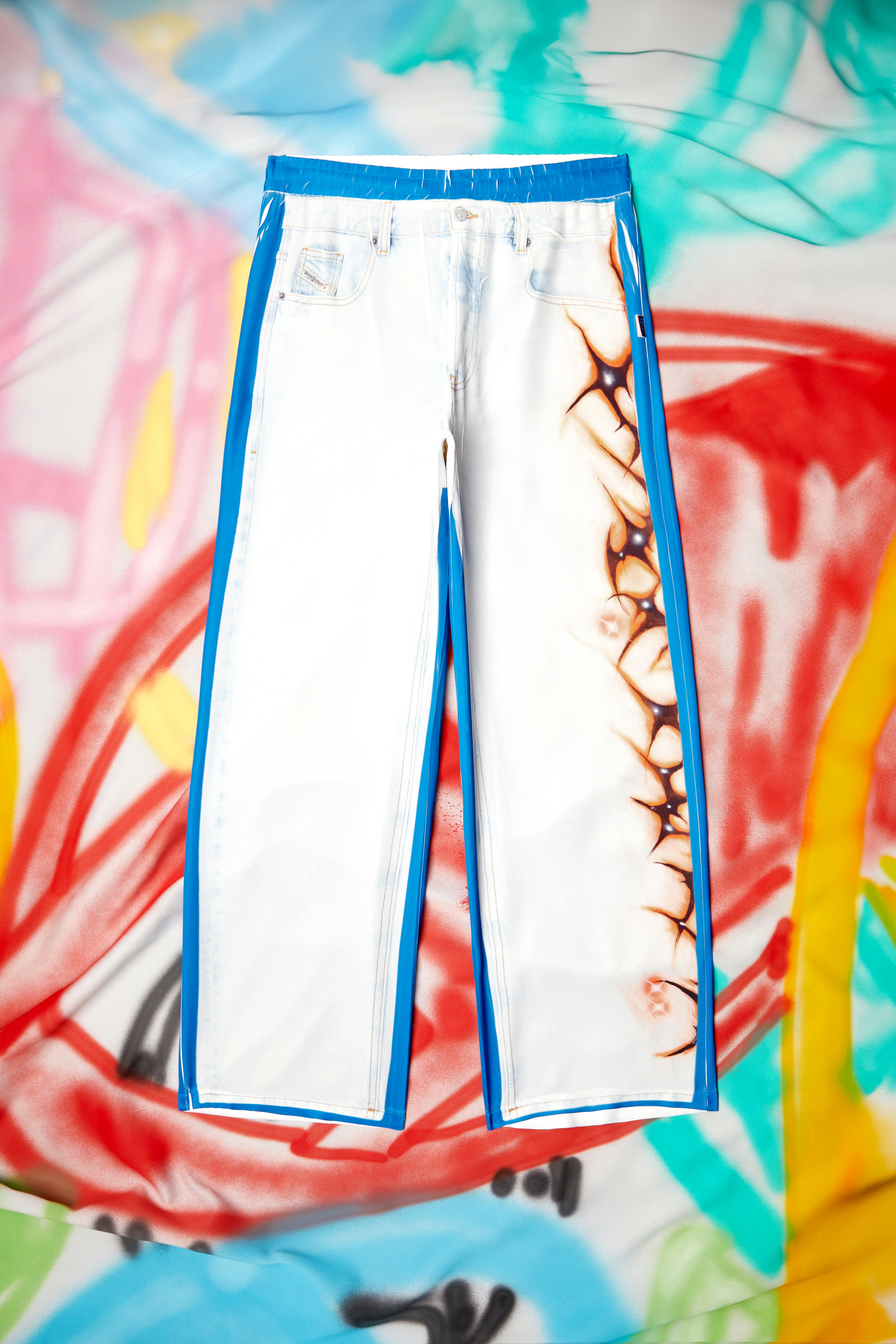 Diesel - P-AFTER-GRAFFITI-JAP, Pantalon avec fit relaxed et imprimé graffiti Mixte in Polychrome - 3