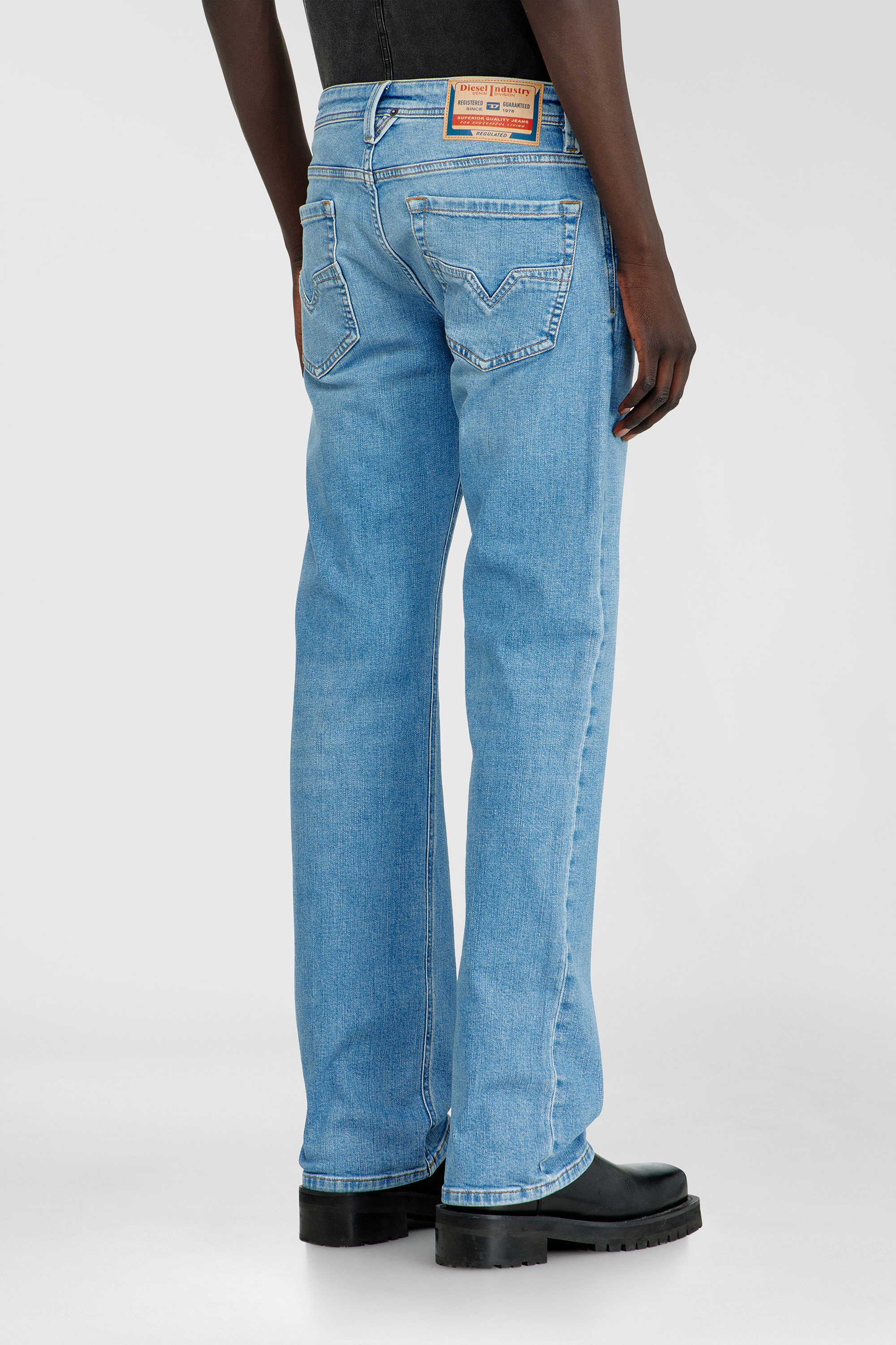 Diesel - Regular Jeans 1985 Larkee 0HDBJ Homme, Bleu Clair - Image 5
