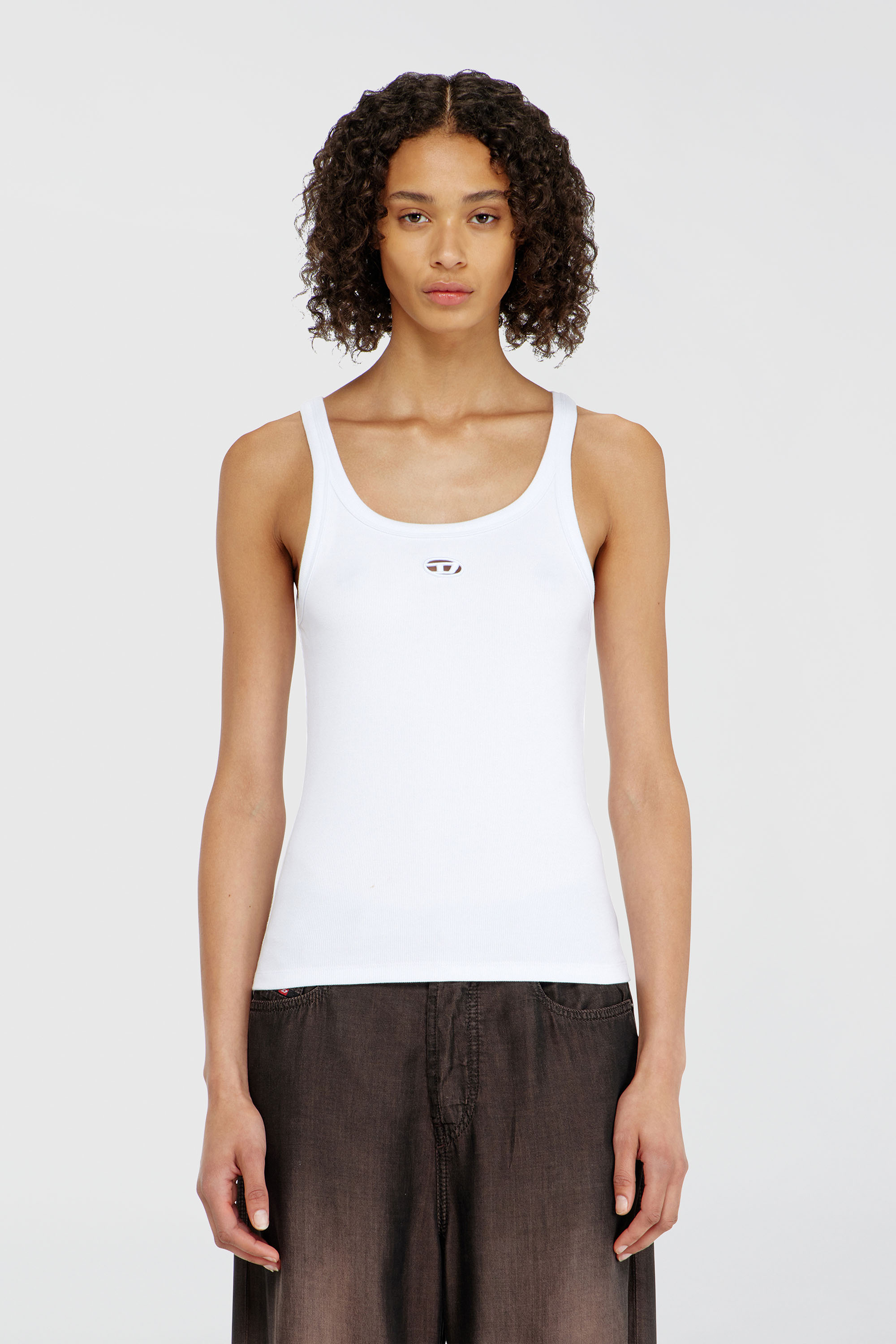 Diesel - T-WIFE-OD, D&eacute;bardeur slim avec Oval D d&eacute;coup&eacute; au laser Femme in Blanc - 1