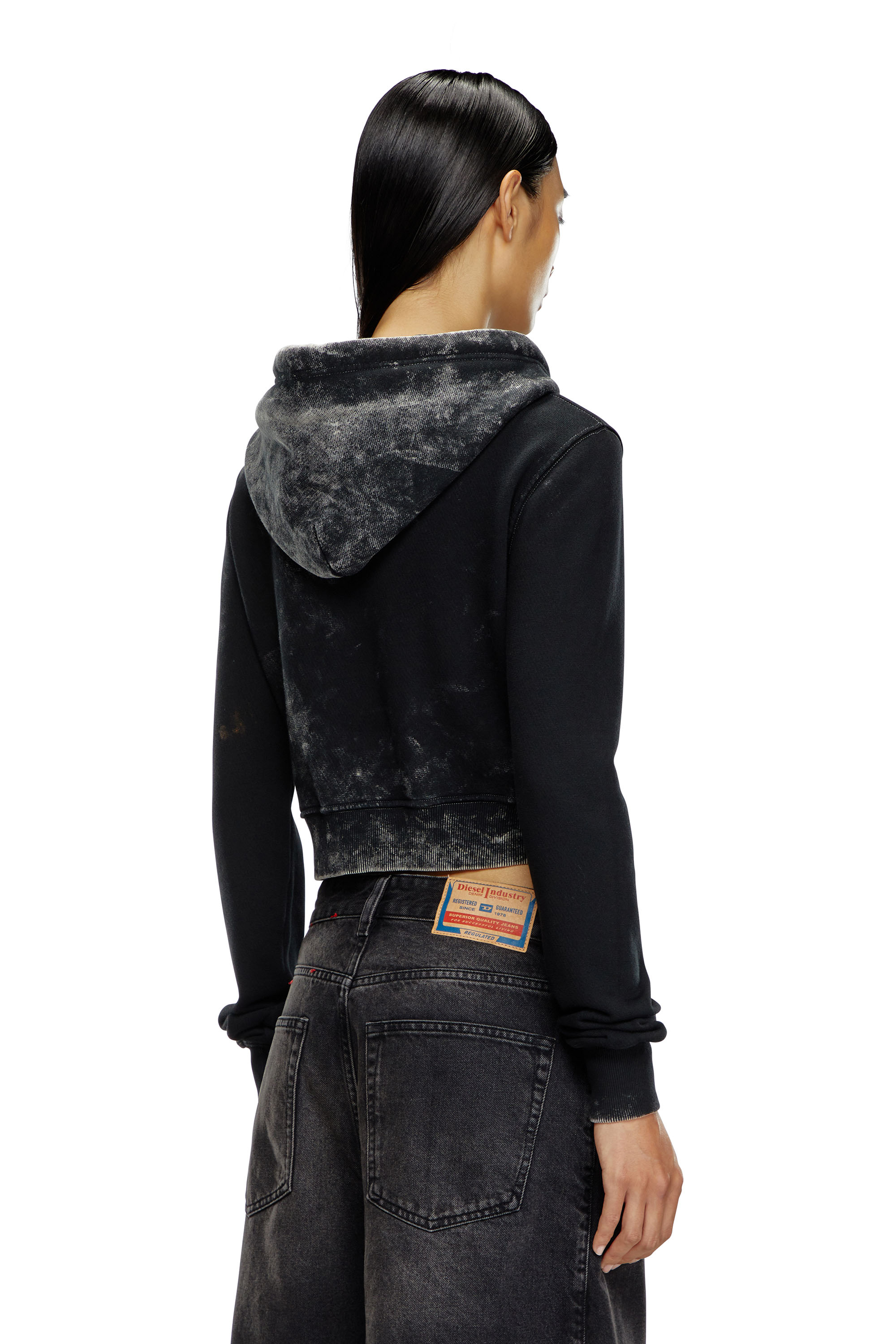Diesel - F-SLIMMY-HOOD-P5, Femme Sweat-shirt à capuche délavé avec logo en métal in Noir - Image 4