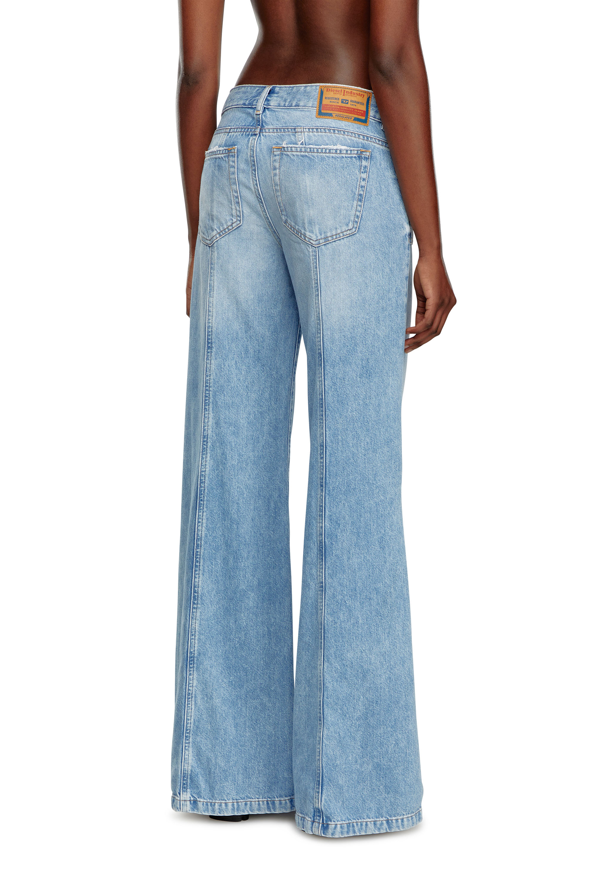 Diesel - Bootcut and Flare Jeans D-Akii 09J88, Bleu Clair - Image 4
