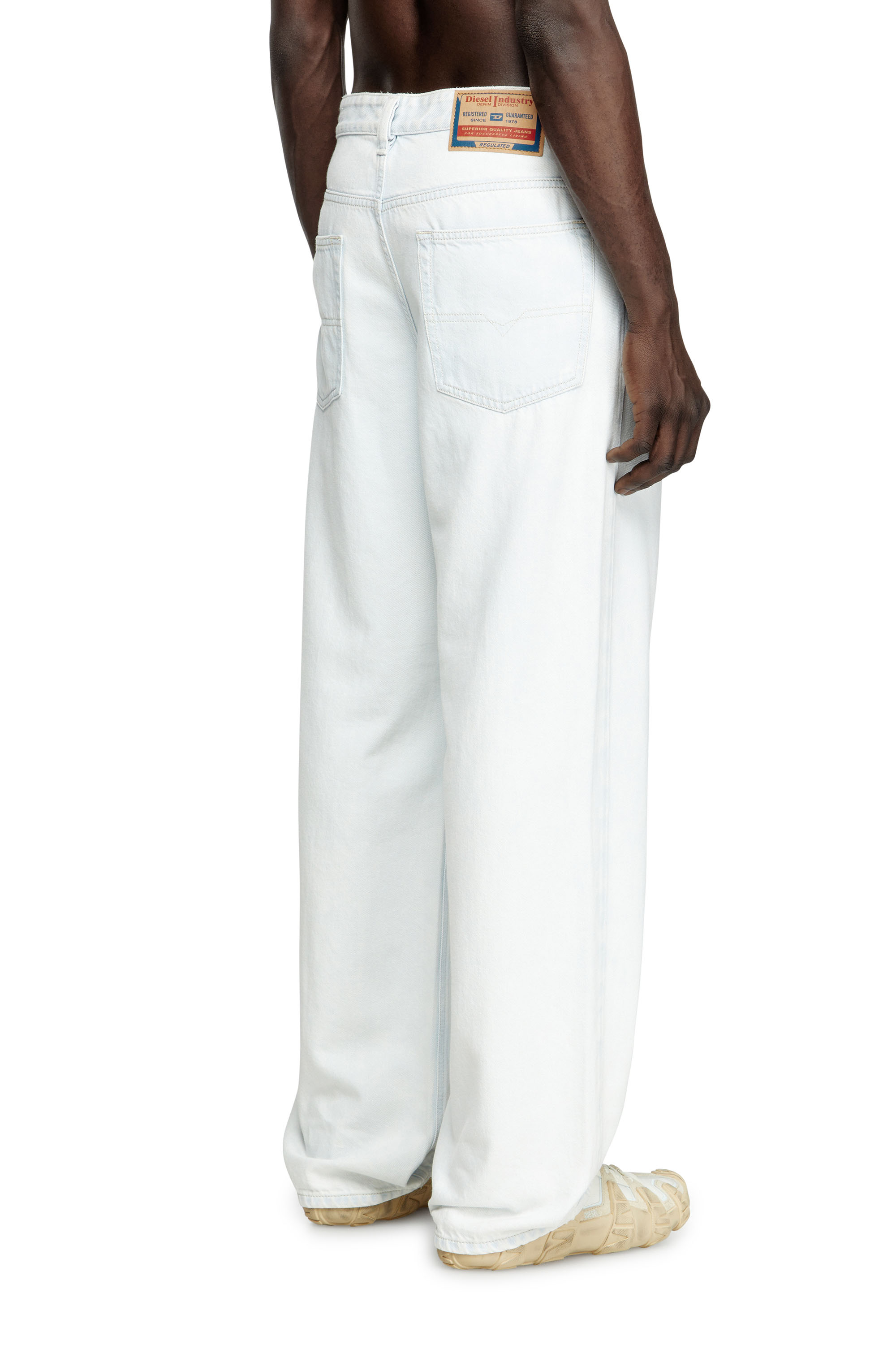 Diesel - Relaxed Jeans 2001 D-Macro 09M08 Homme, Bleu Clair - Image 4