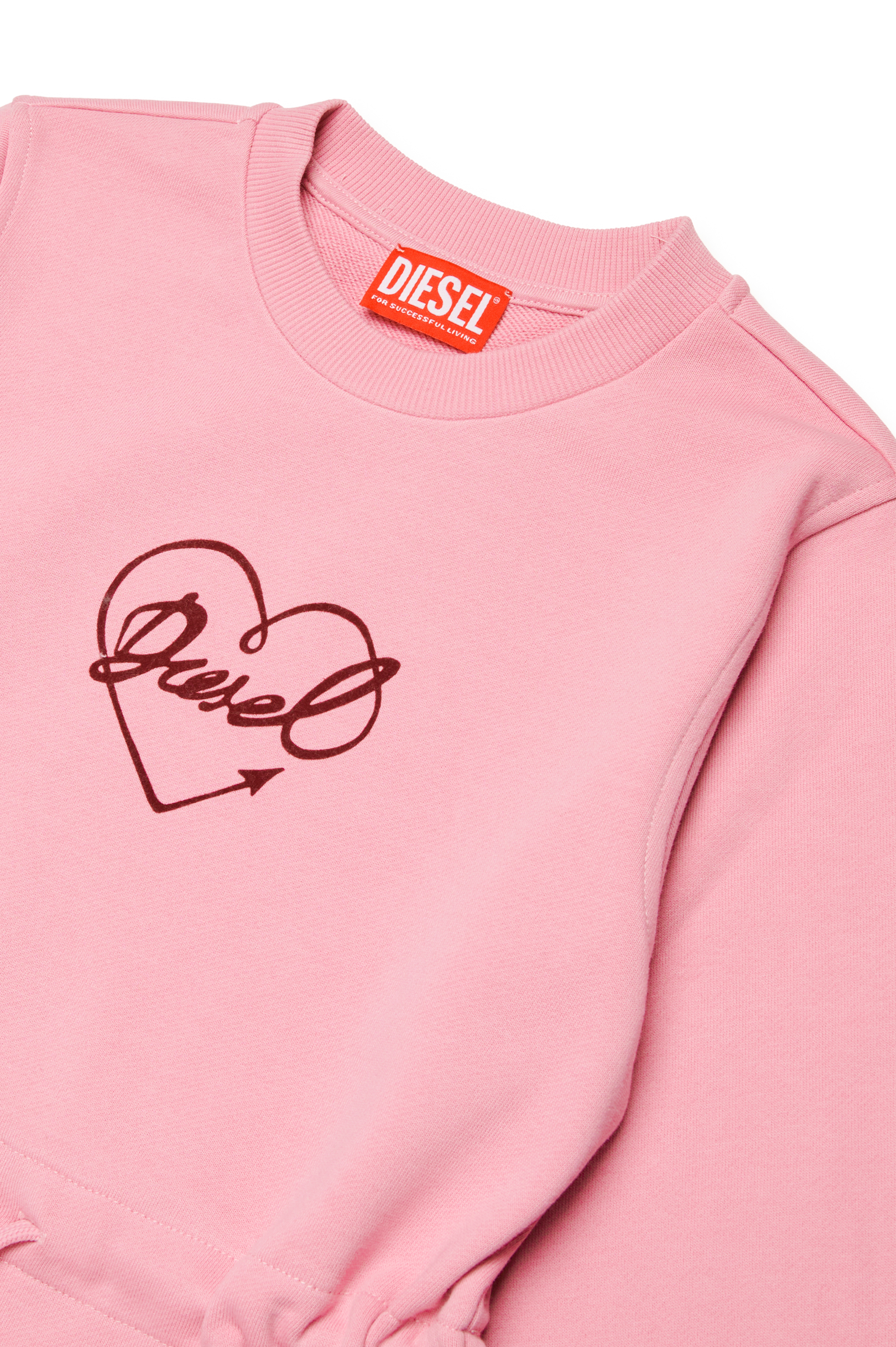 Diesel - DISSY, Robe sweat-shirt avec logo cœur floqué Femme in Rose - 3