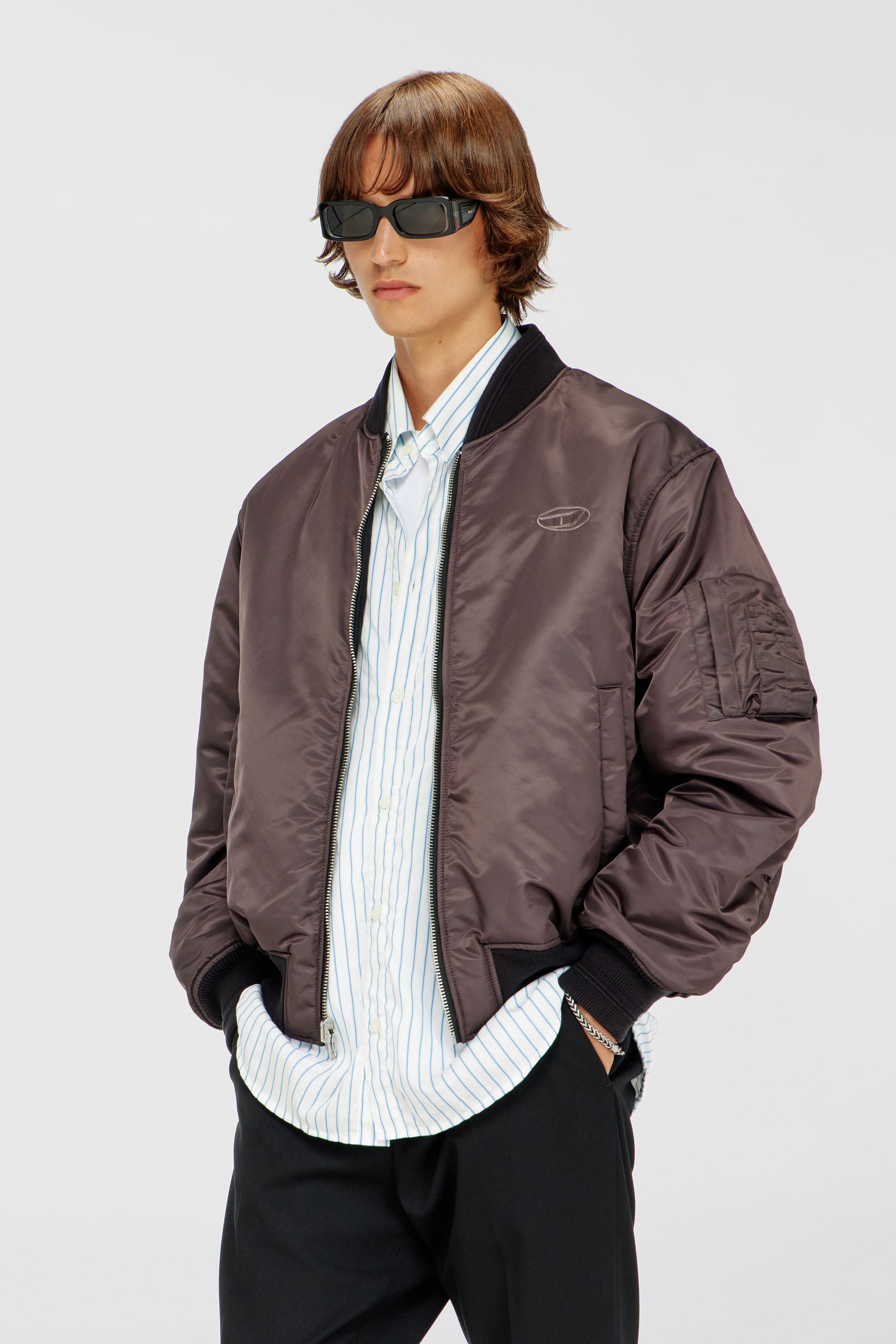 Diesel - W-TYPE-D1, Blouson aviateur rembourr&eacute; avec broderie Oval D Homme in Noir - 6