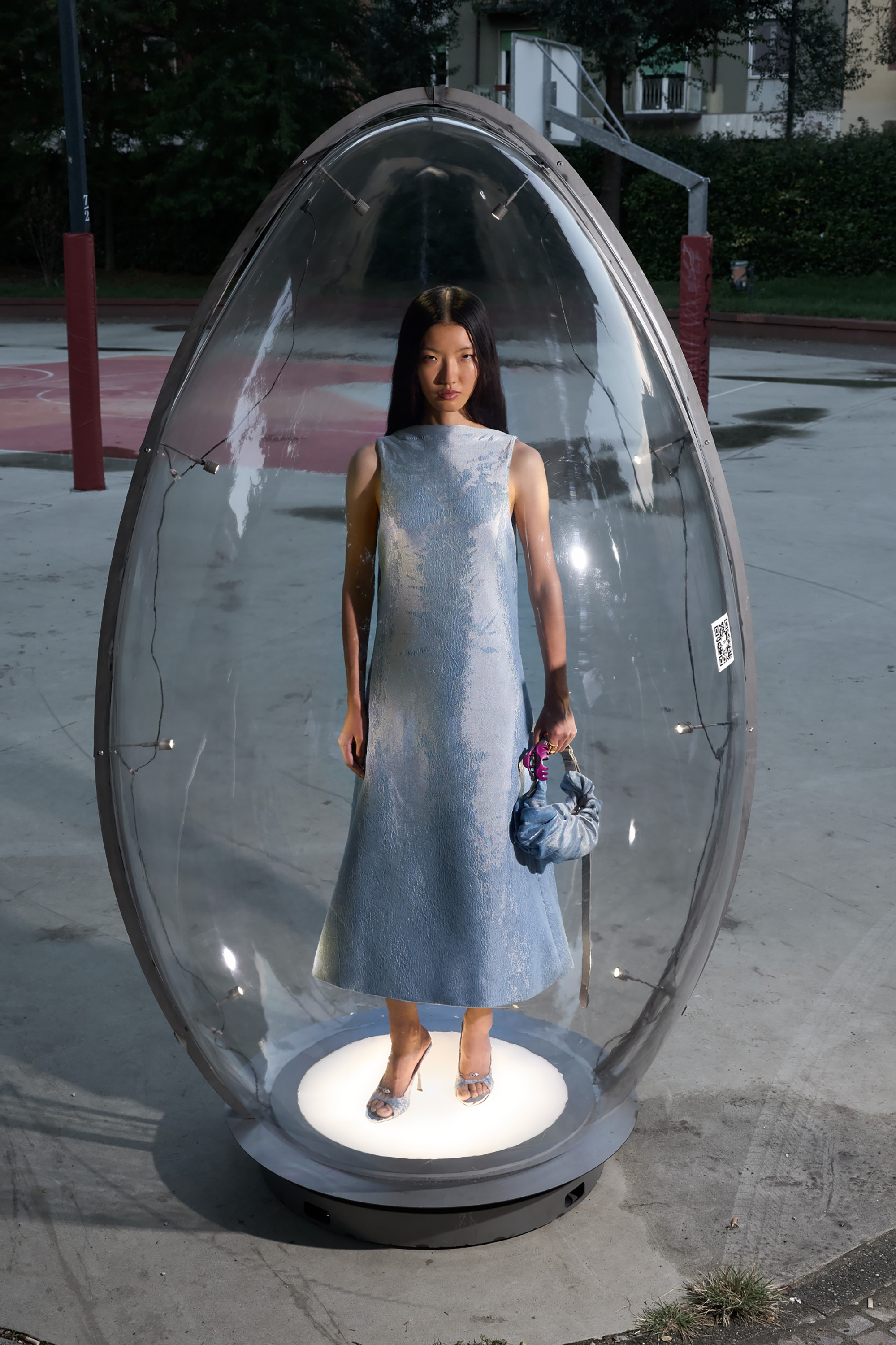 Diesel - GRAB-D HOBO S, Grab-D-Sac hobo froiss&eacute; en satin denim Femme in Bleu - 2