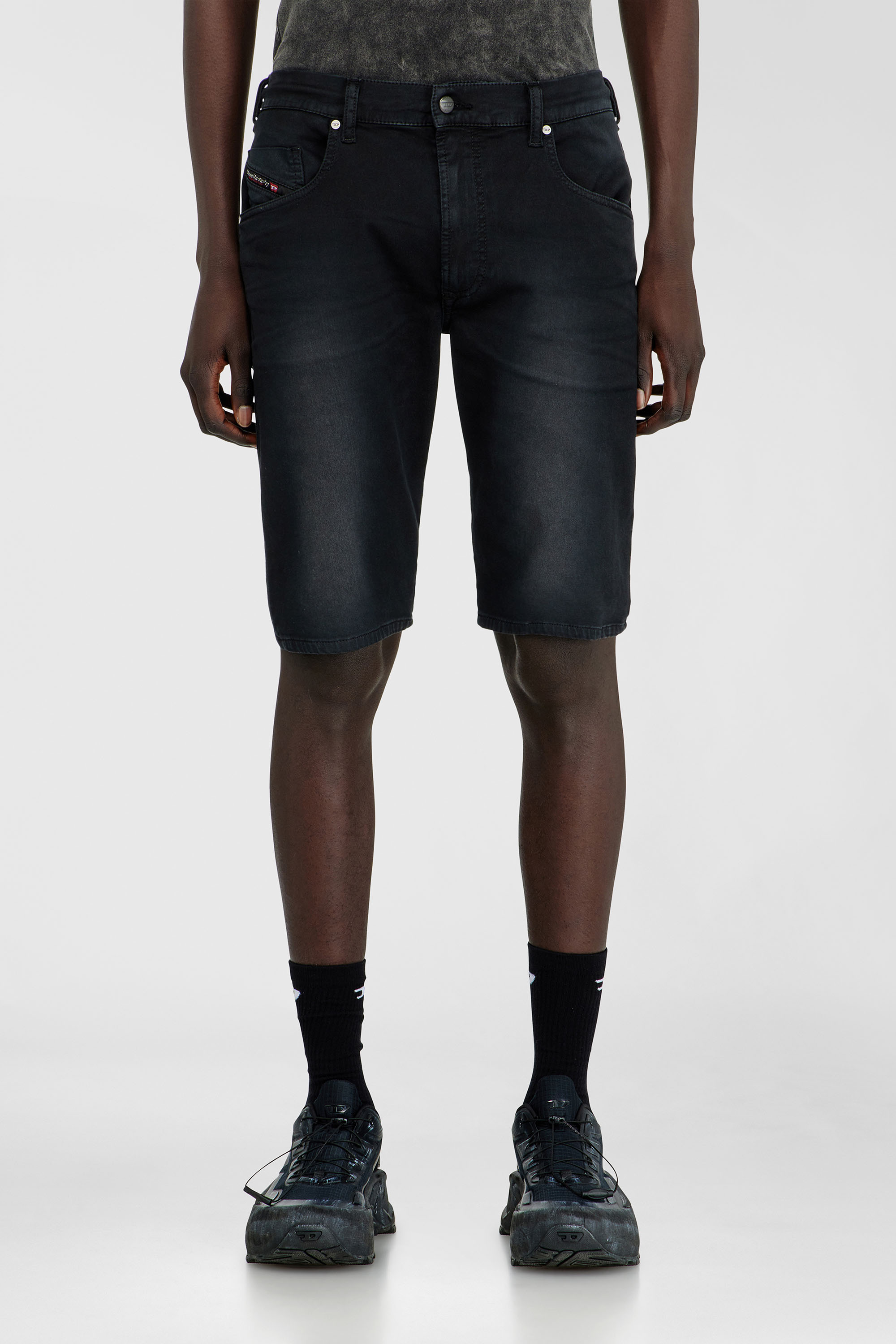 Diesel - 2033 D-KROOLEY-SHORT-BW JOGG, Short slim en denim color&eacute; Homme in Noir - 1