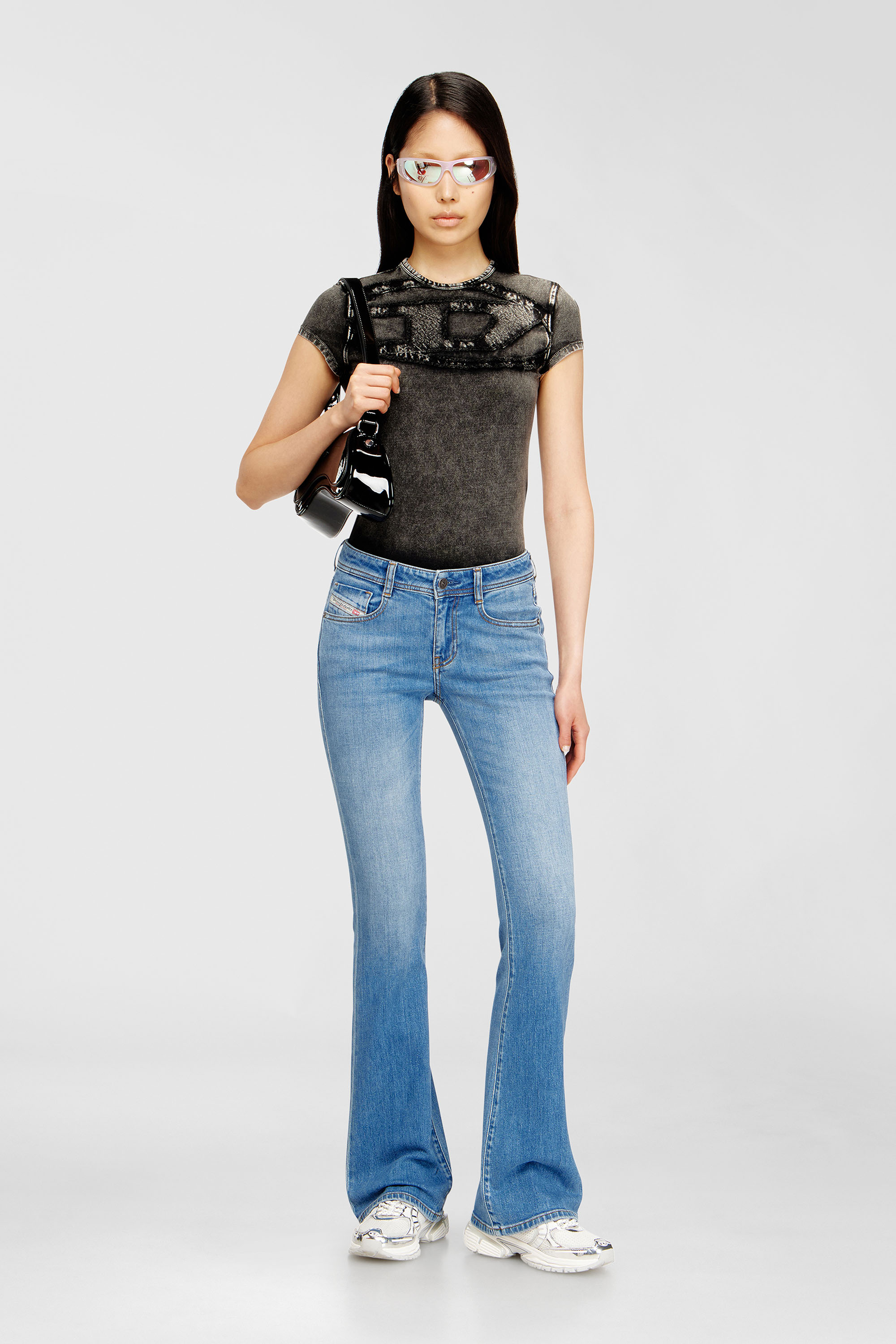 Diesel - Bootcut Jeans 1969 D-Ebbey 0ADBH Femme, Bleu Clair - Image 1