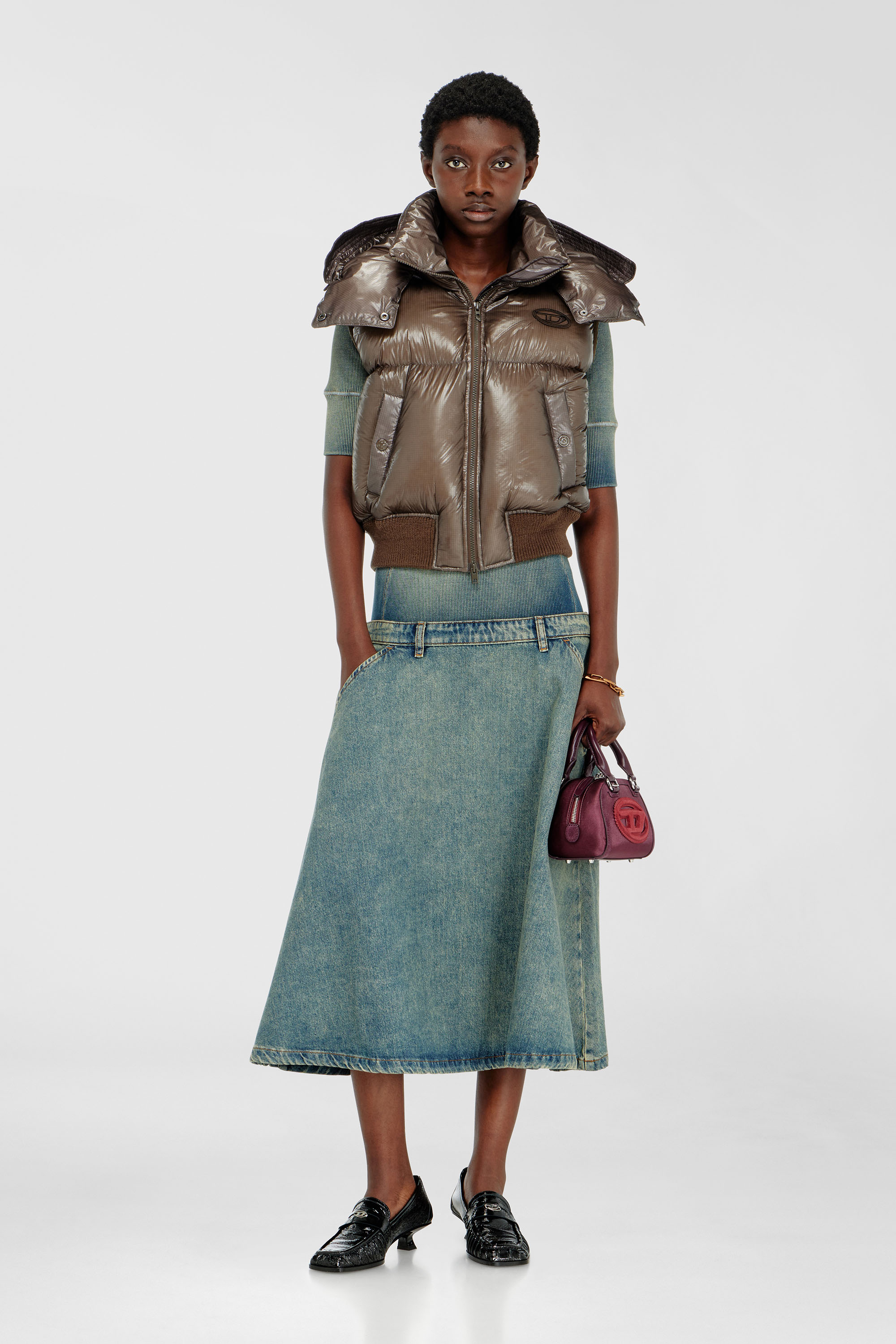 Diesel - W-PEYT-SSL-NEW-T1, Doudoune sans manches en ripstop avec capuche amovible Femme in Marron - 1
