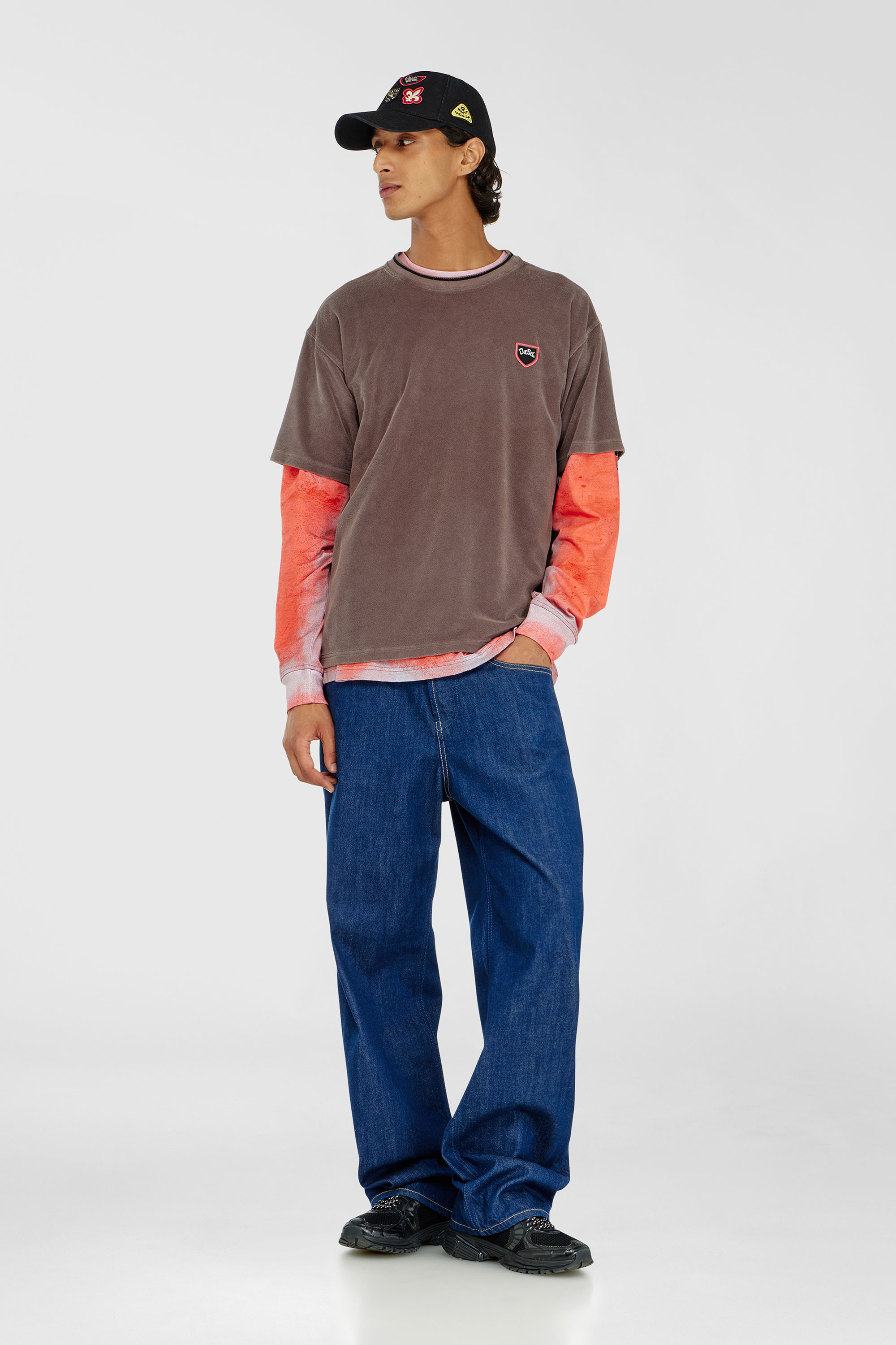 Diesel - T-SPONGY, T-shirt en chenille avec patch blason Homme in Marron - 1