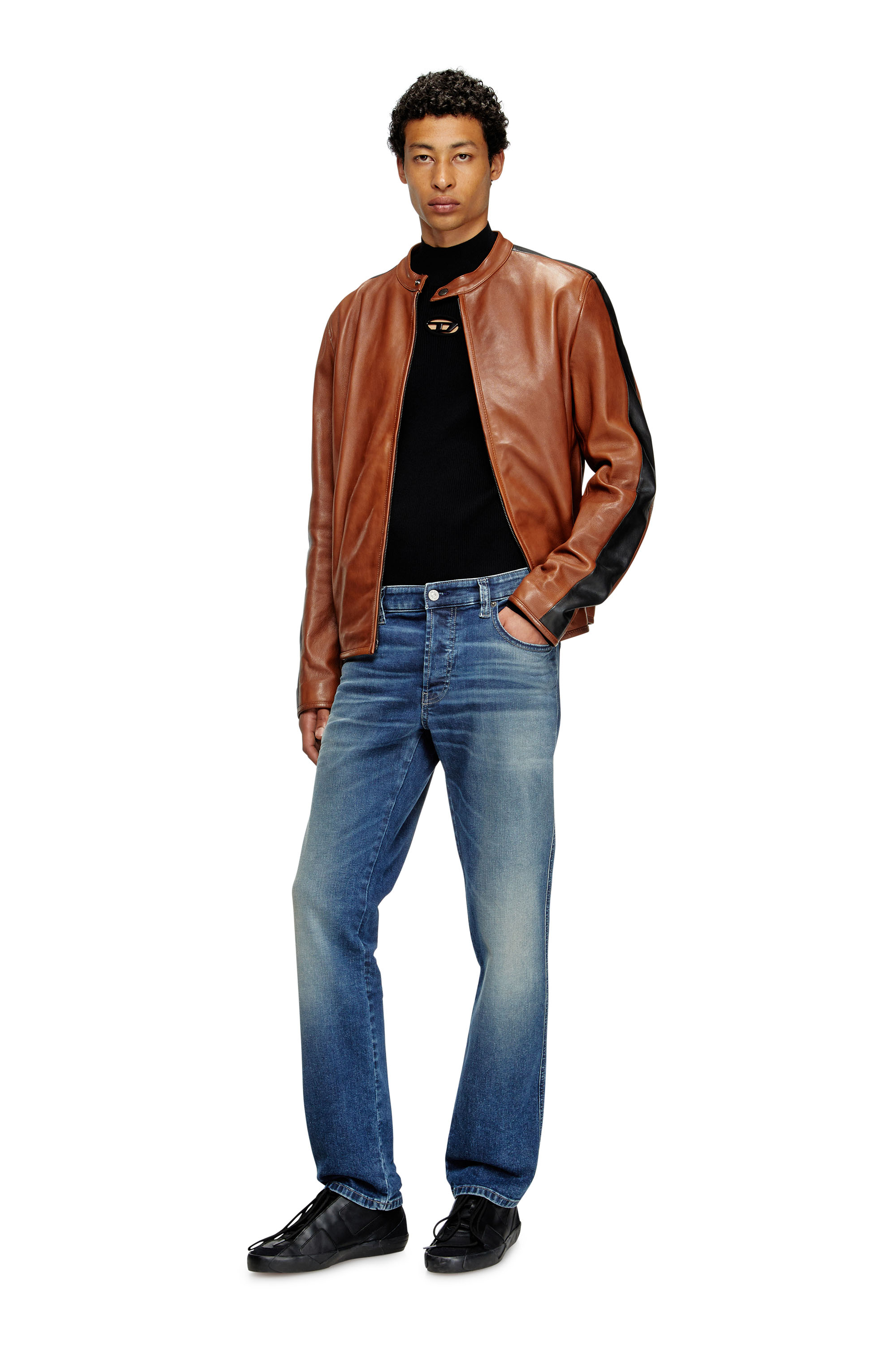 Diesel - S-SLANTE-D LOW, S-Slante-D-Baskets en daim et cuir avec logo D Homme in Noir - 7