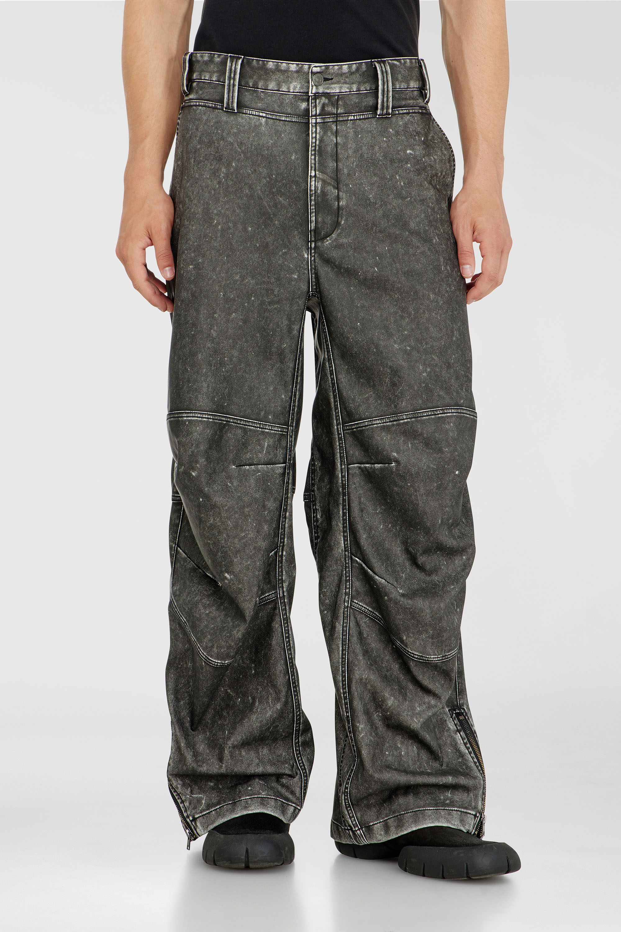 Diesel - P-DELLY-NJCJ, Pantalon en mati&egrave;re contrecoll&eacute;e effet us&eacute; Homme in Gris - 1
