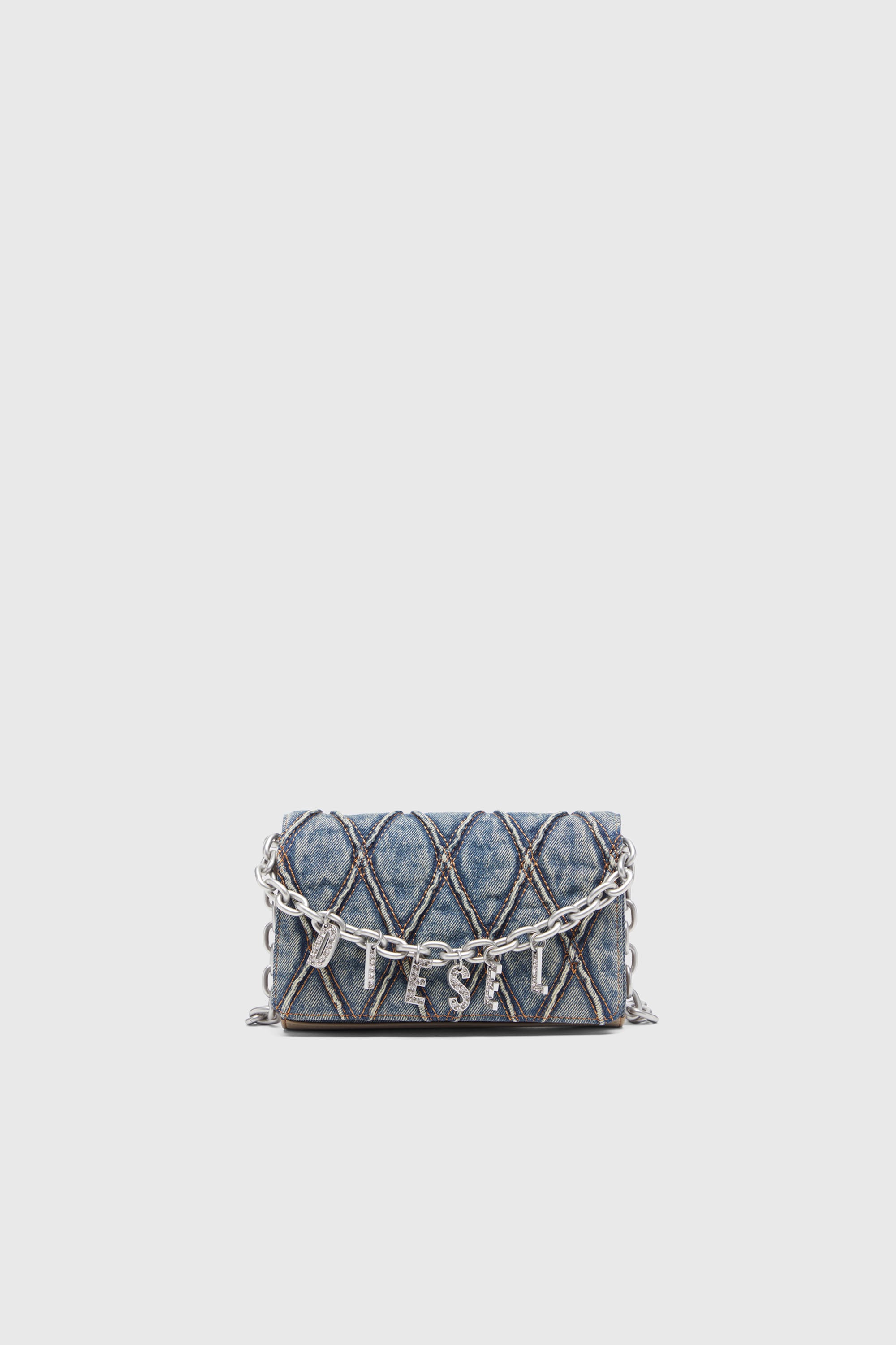 Diesel - CHARM-D WALLET STRAP, Porte-monnaie en denim matelass&eacute; motif argyle Femme in Bleu - 1