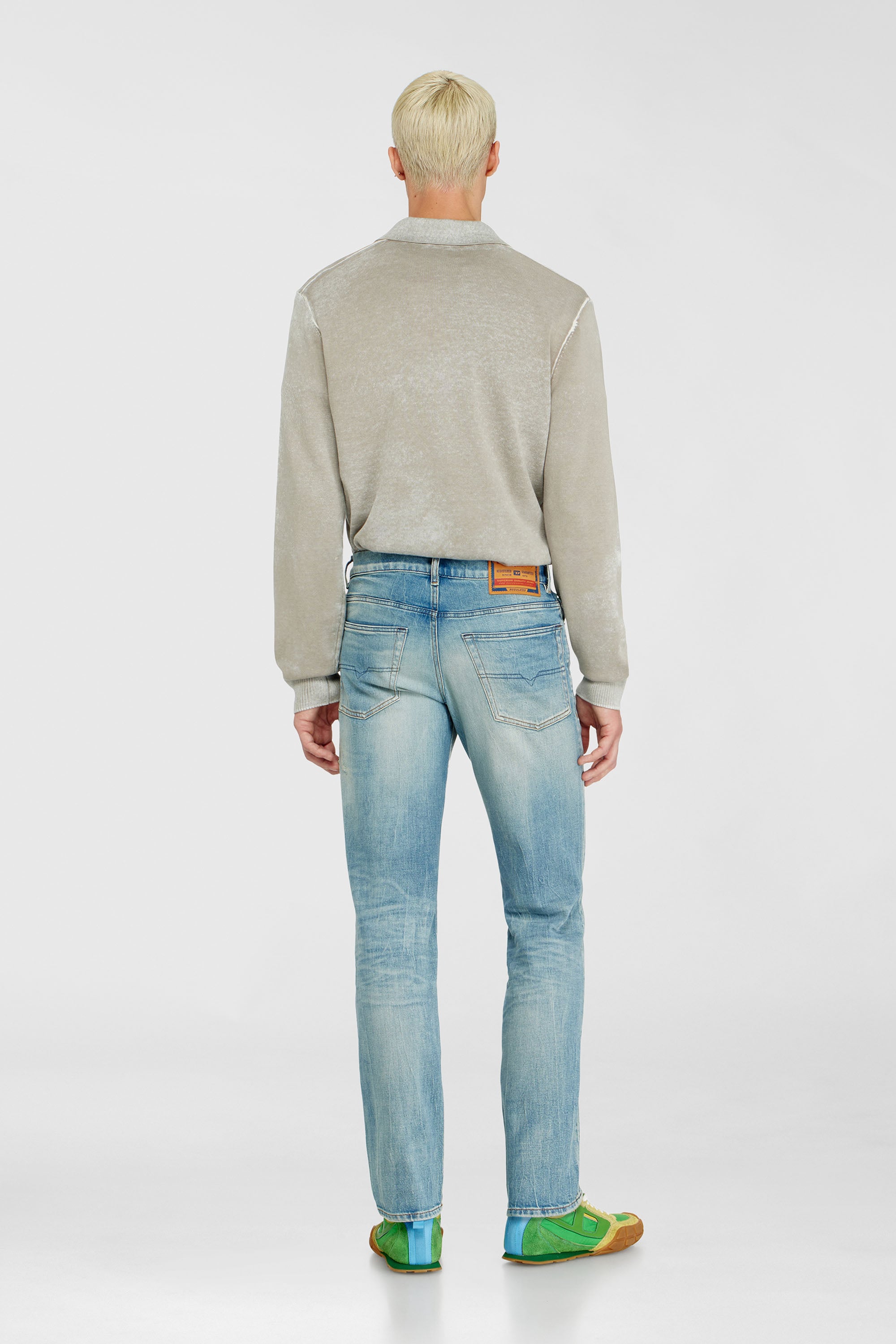 Diesel - Regular Jeans 2023 D-Finitive 09P33 Homme, Bleu Clair - Image 3