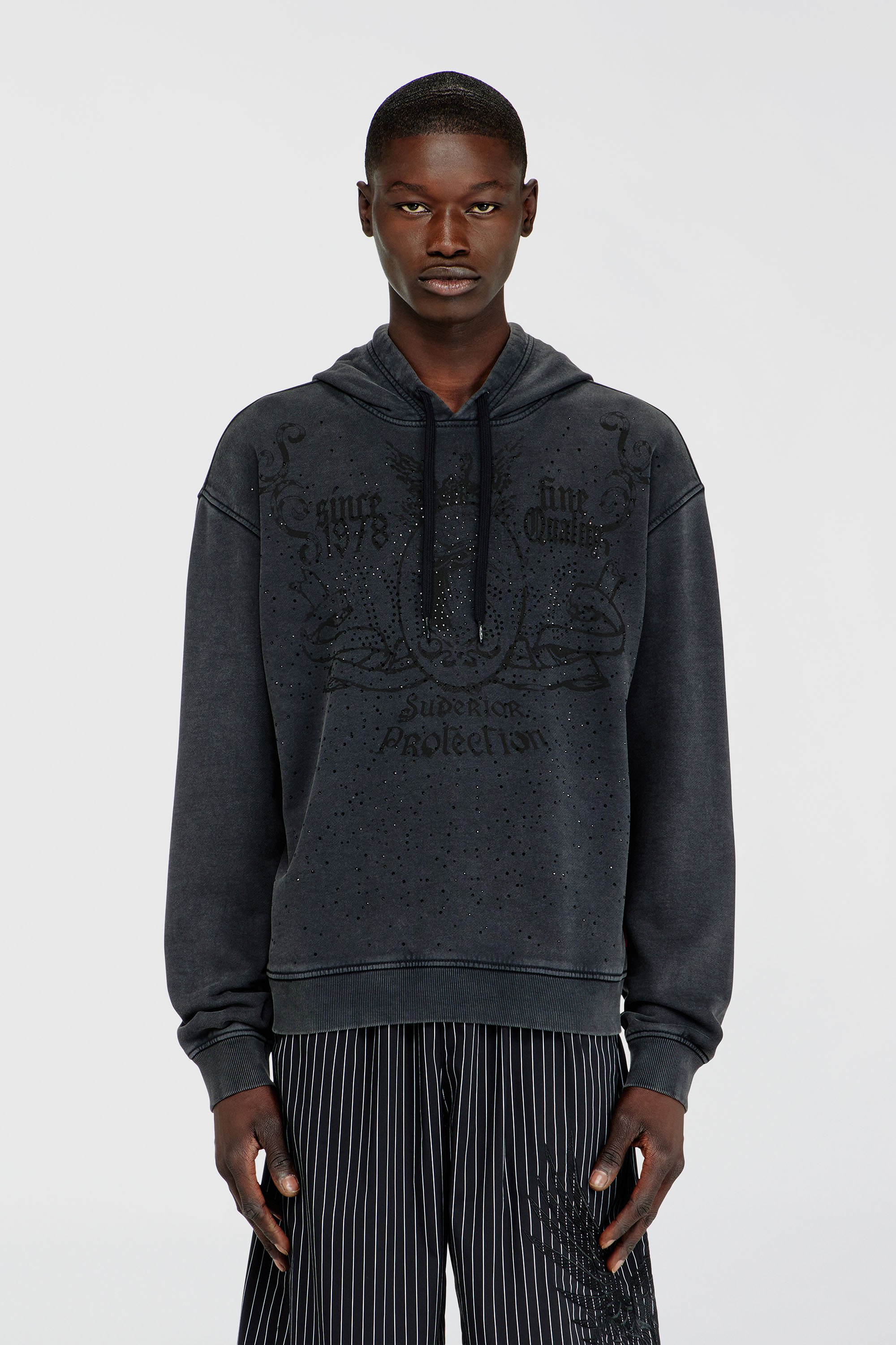 Diesel - S-NORM-HOOD-AA3, Sweat &agrave; capuche imprim&eacute; avec clous strass Homme in Gris - 1