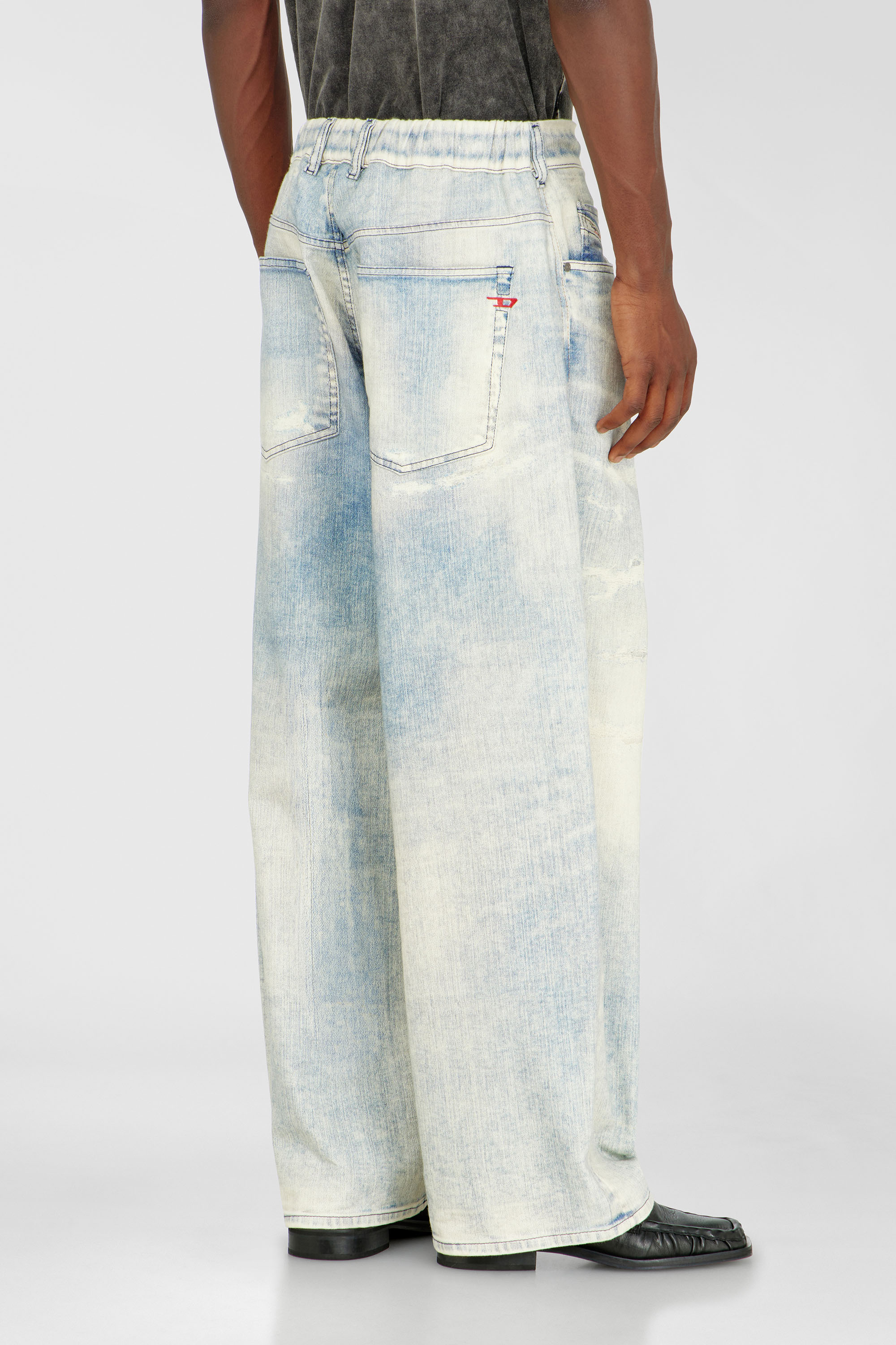 Diesel - Relaxed 2097 D-Enim-M Joggjeans&reg; 068XM Mixte, Bleu Clair - Image 3