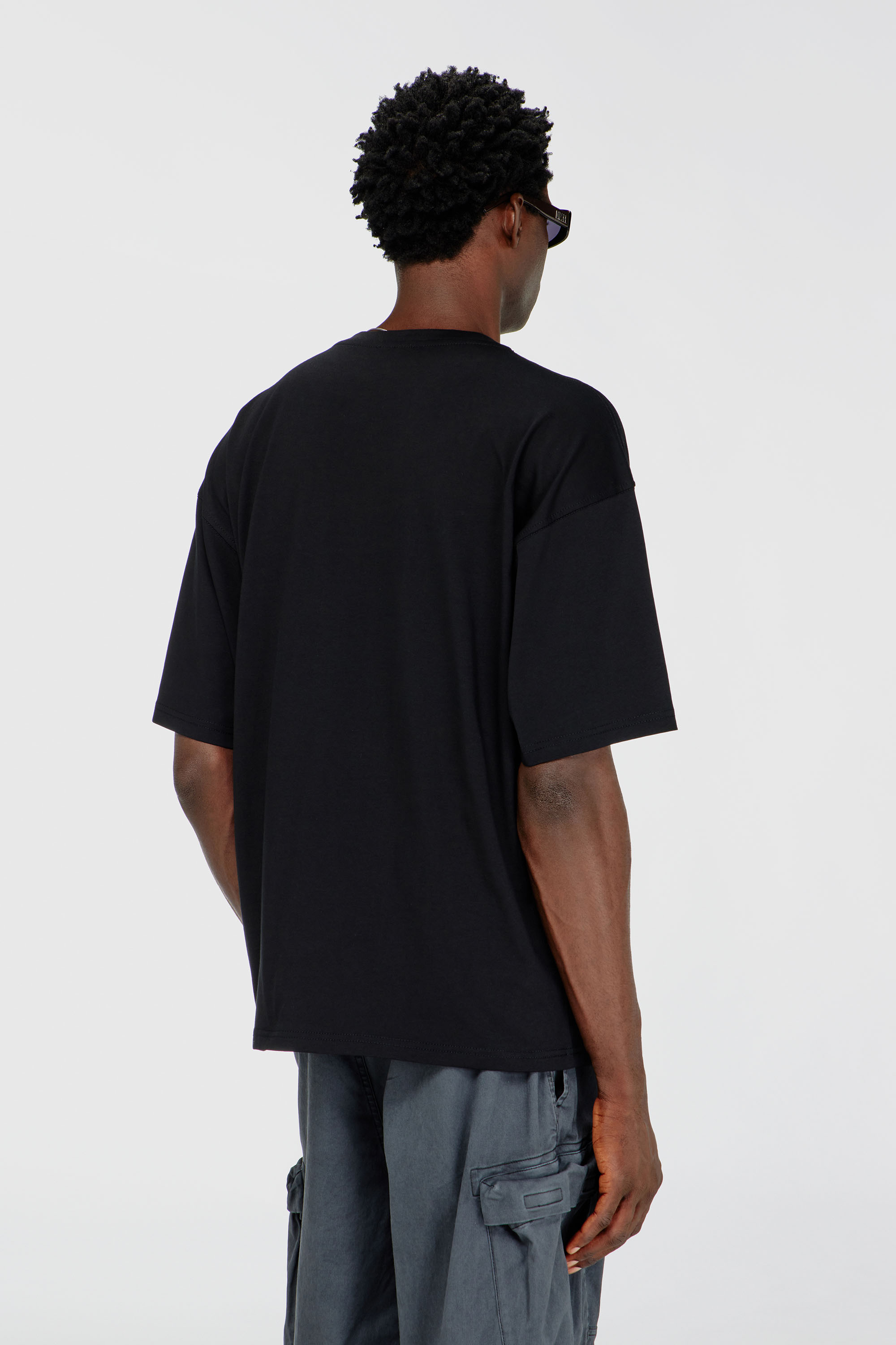 Diesel - T-BOXT-DIV, T-shirt avec empi&egrave;cement Diesel Homme in Noir - 4