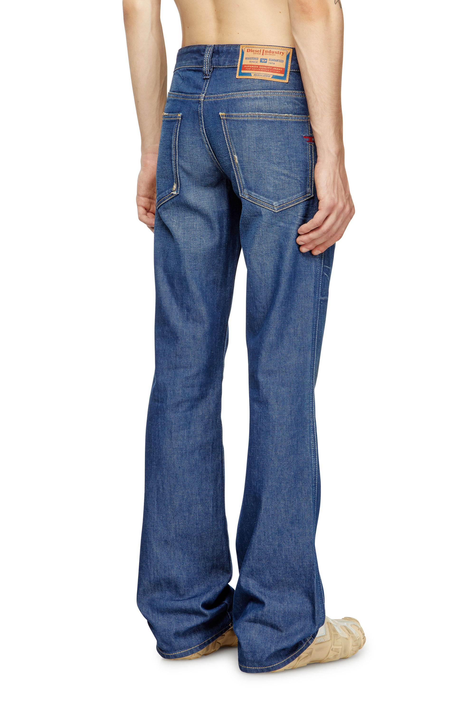 Diesel - Bootcut Jeans 1998 D-Buck 09M60 Homme, Bleu Foncé - Image 4