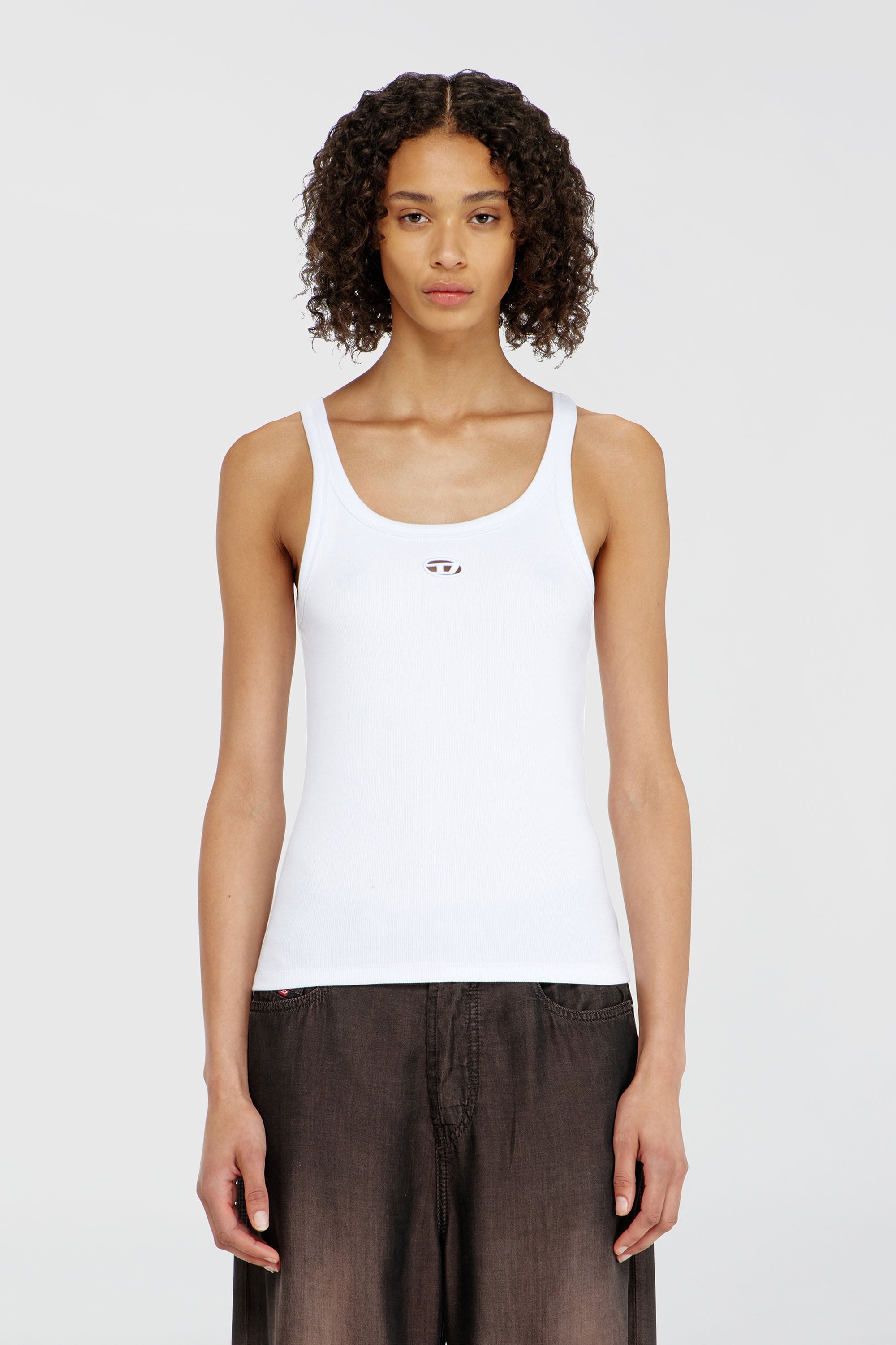 Diesel - T-WIFE-OD, D&eacute;bardeur slim avec Oval D d&eacute;coup&eacute; au laser Femme in Blanc - 1