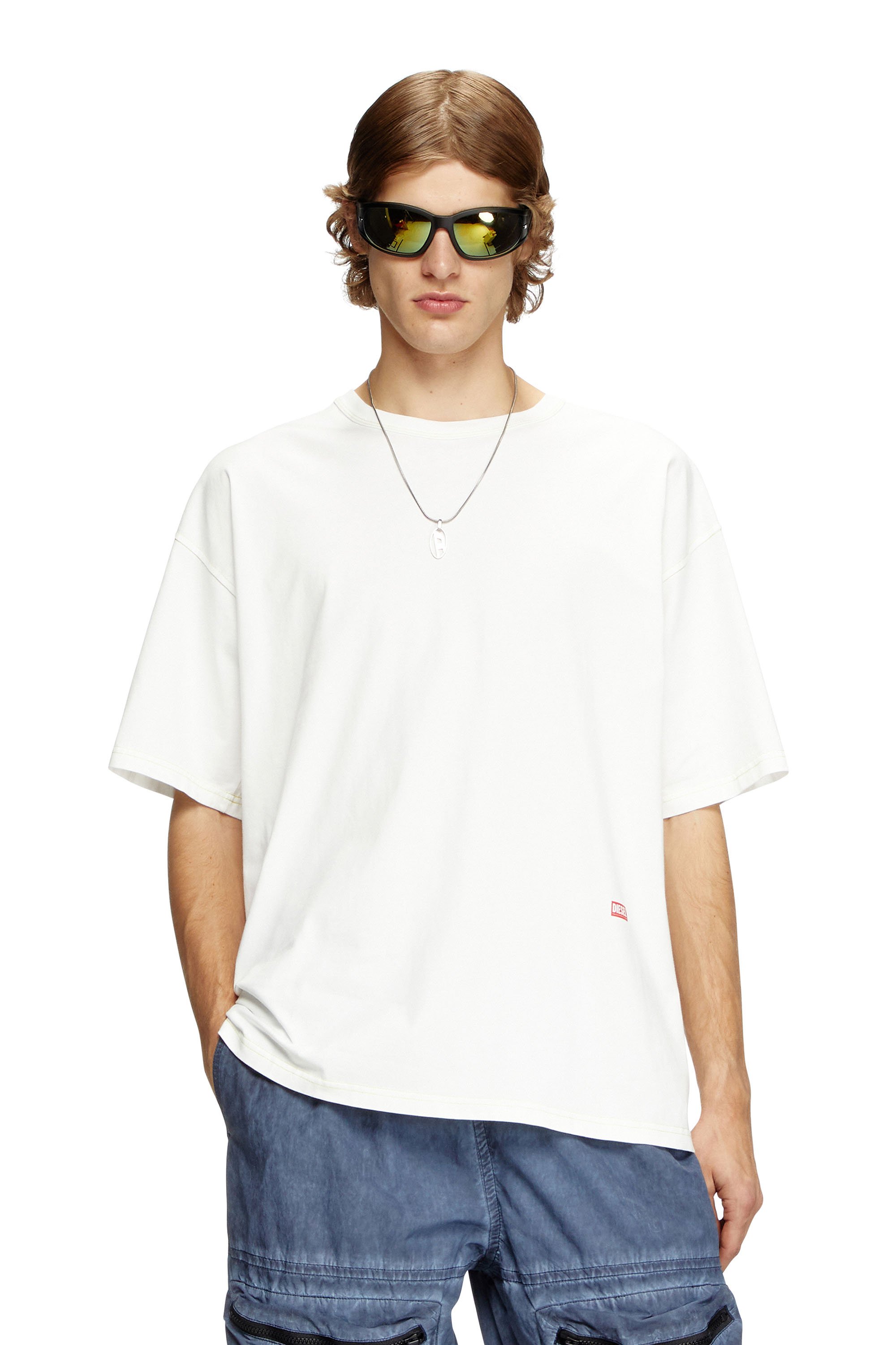 Diesel - T-BOXT-R18, T-shirt avec imprimé trognon de pomme Homme in Blanc - 1