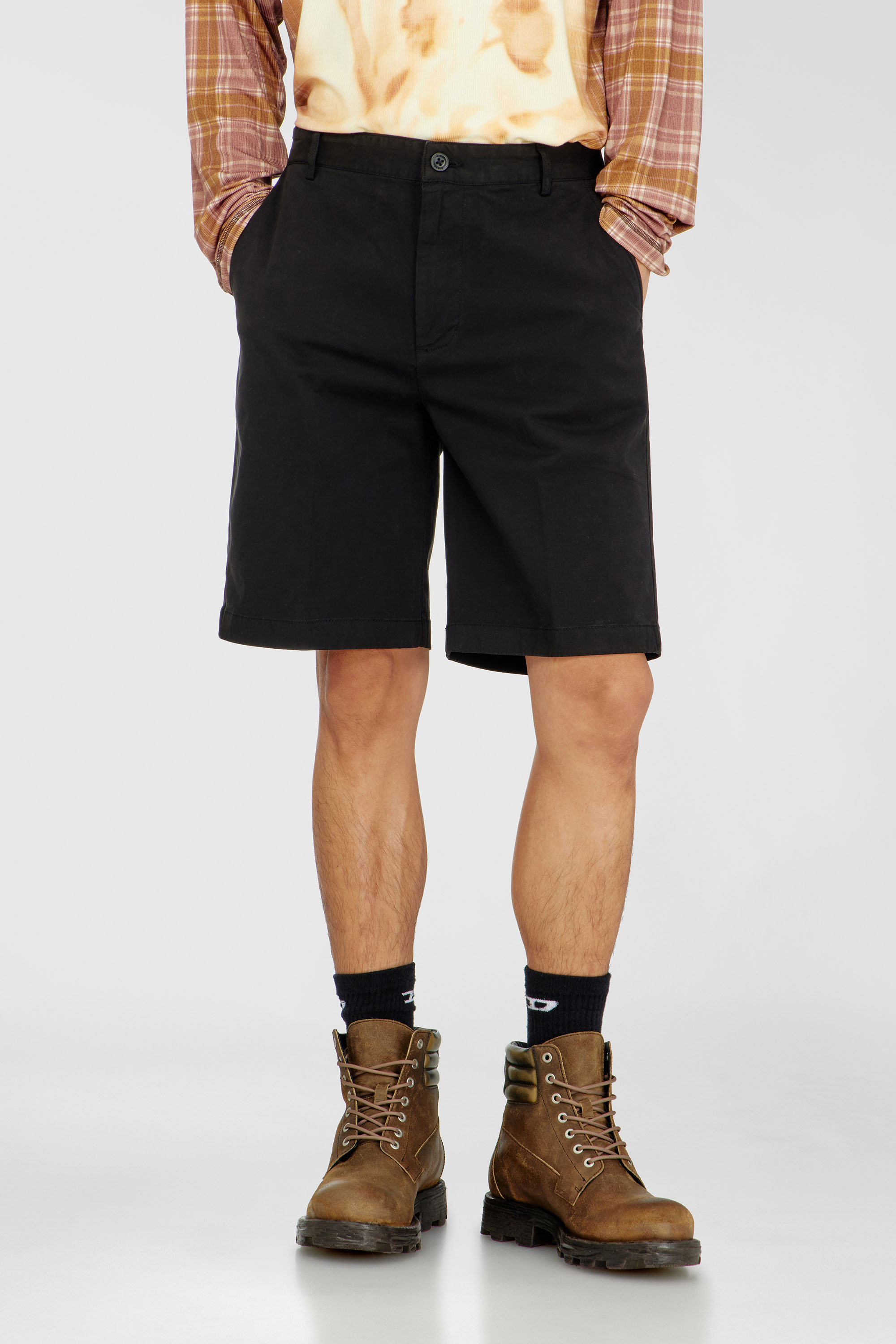 Diesel - P-LARS-SHORT-VIL-T92, Short en coton avec logo Oval D ton sur ton Homme in Noir - 1