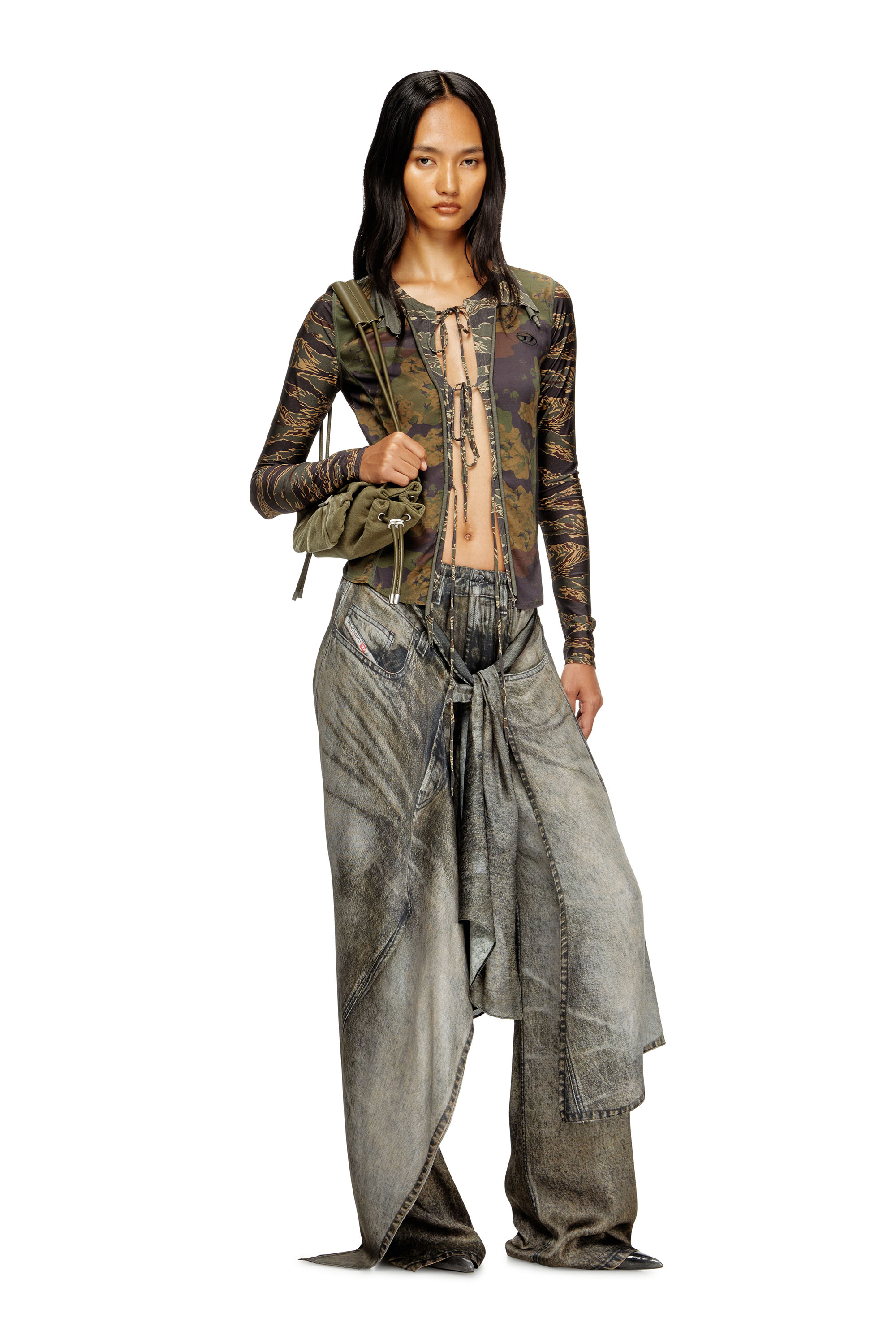 Diesel - P-ALOMA, Pantalon croisé en viscose effet denim Femme in Gris - 2