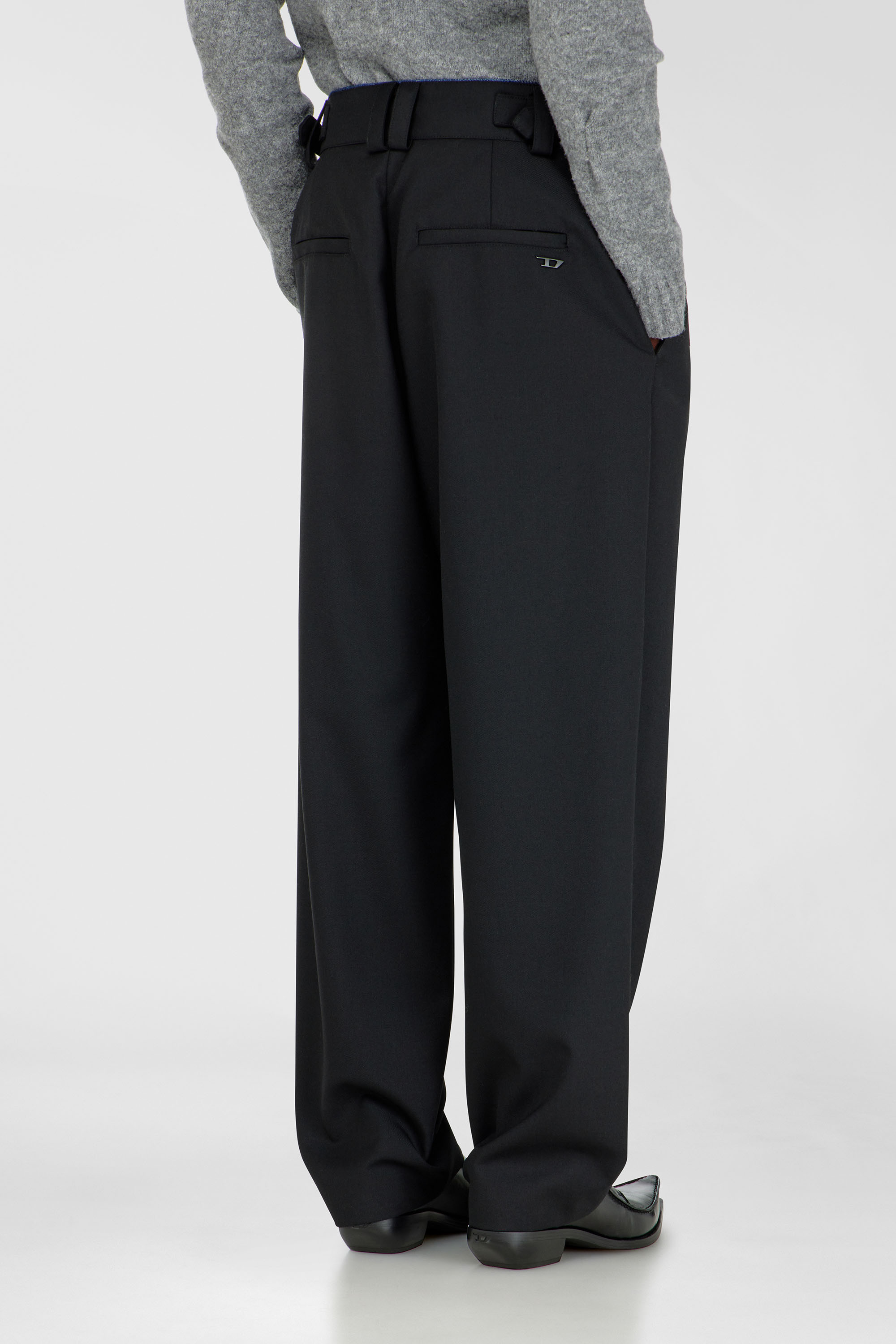 Diesel - P-HIT-COOL, Pantalon ajust&eacute; avec d&eacute;tail en denim Homme in Noir - 4