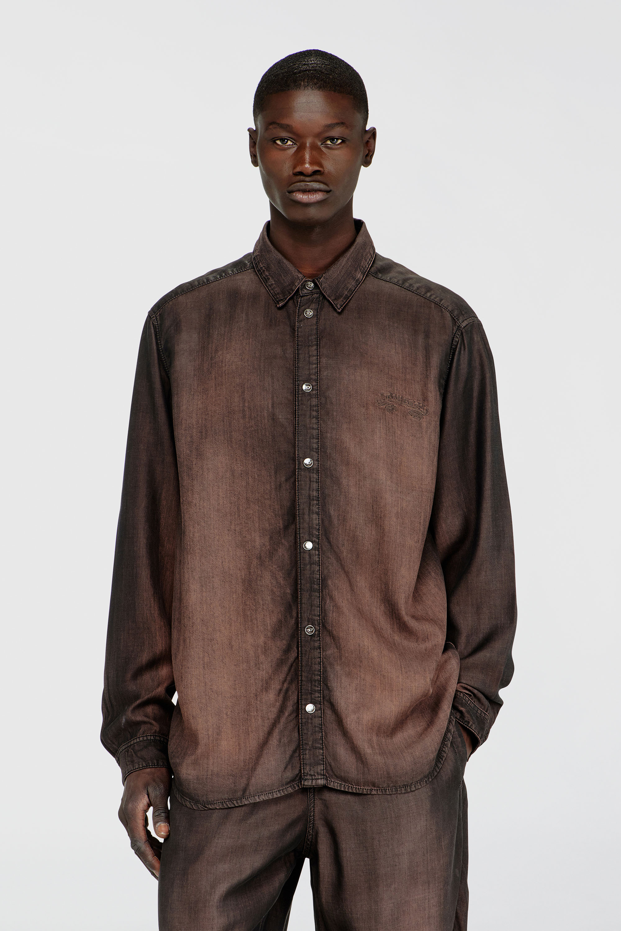 Diesel - D-SIMPLY-S16, Chemise en denim enduit fluide Homme in Marron - 1