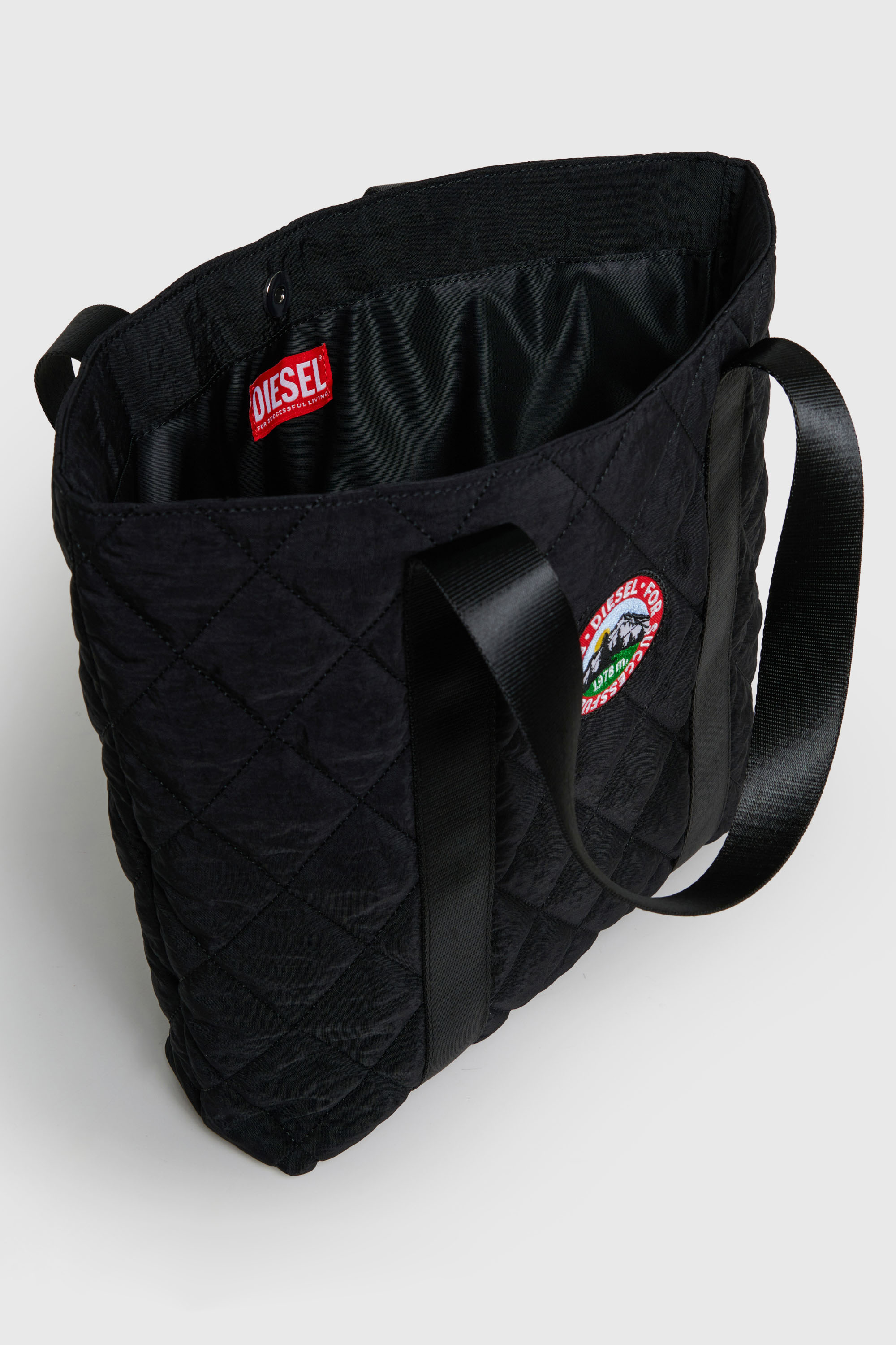 Diesel - WMONTY, WMONTY - Sac cabas en nylon matelass&eacute; Femme in Noir - 4