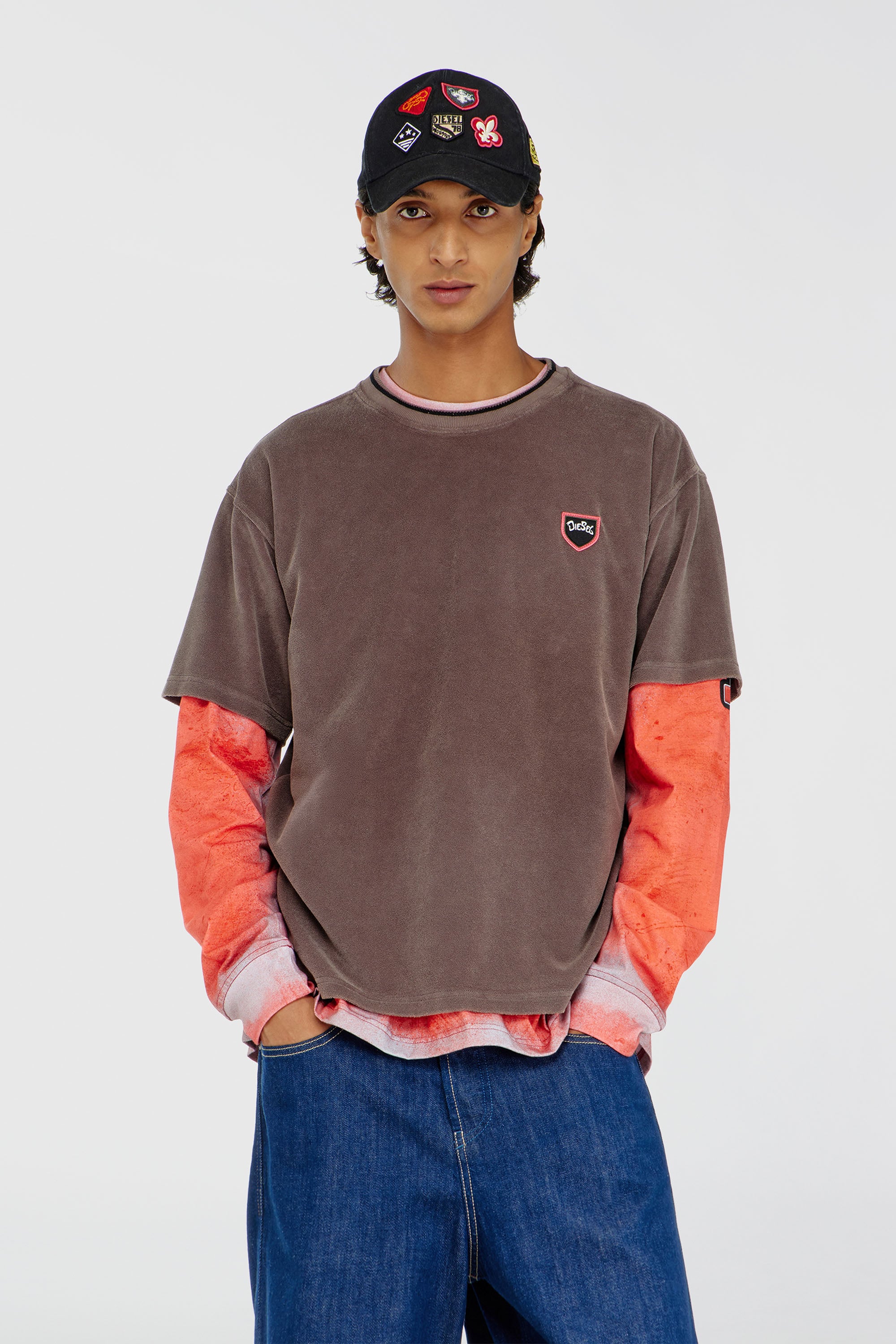 Diesel - T-SPONGY, T-shirt en chenille avec patch blason Homme in Marron - 1