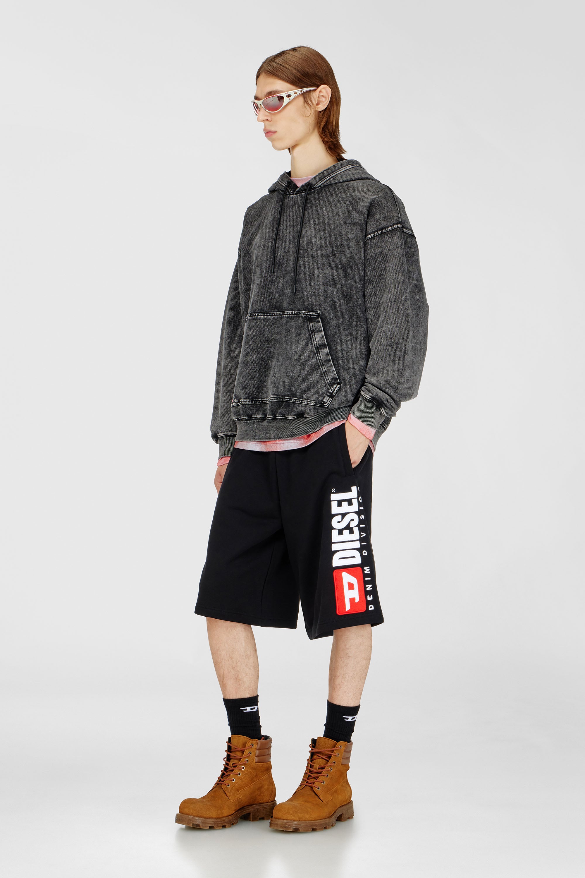 Diesel - P-CROW-DIV, Short en polaire avec maxi &eacute;cusson logo Homme in Noir - 1